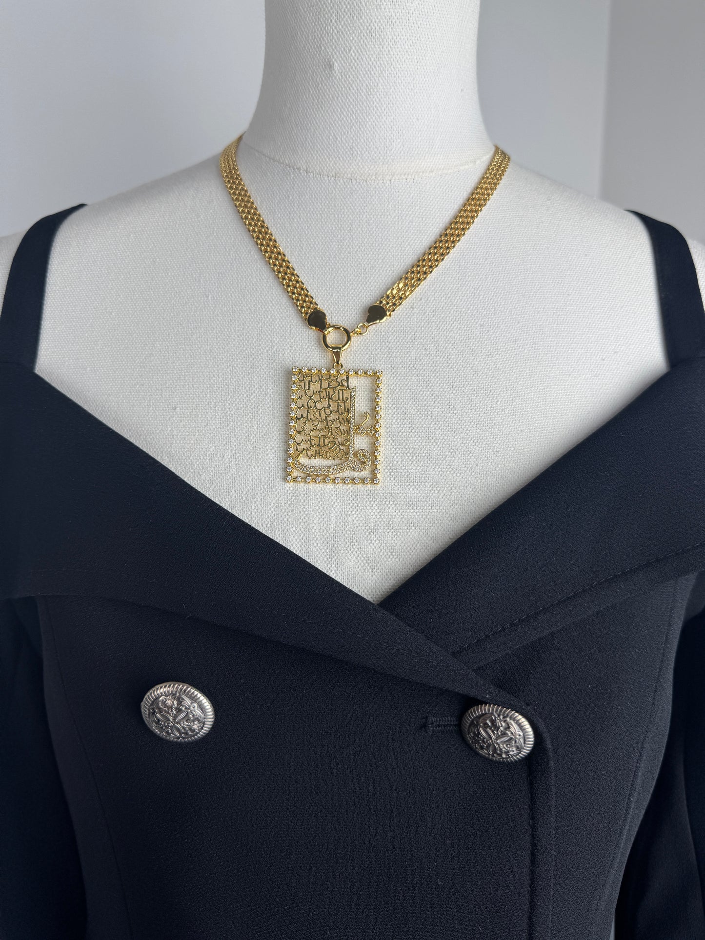 ITALIAN GOLD NECKLACE.