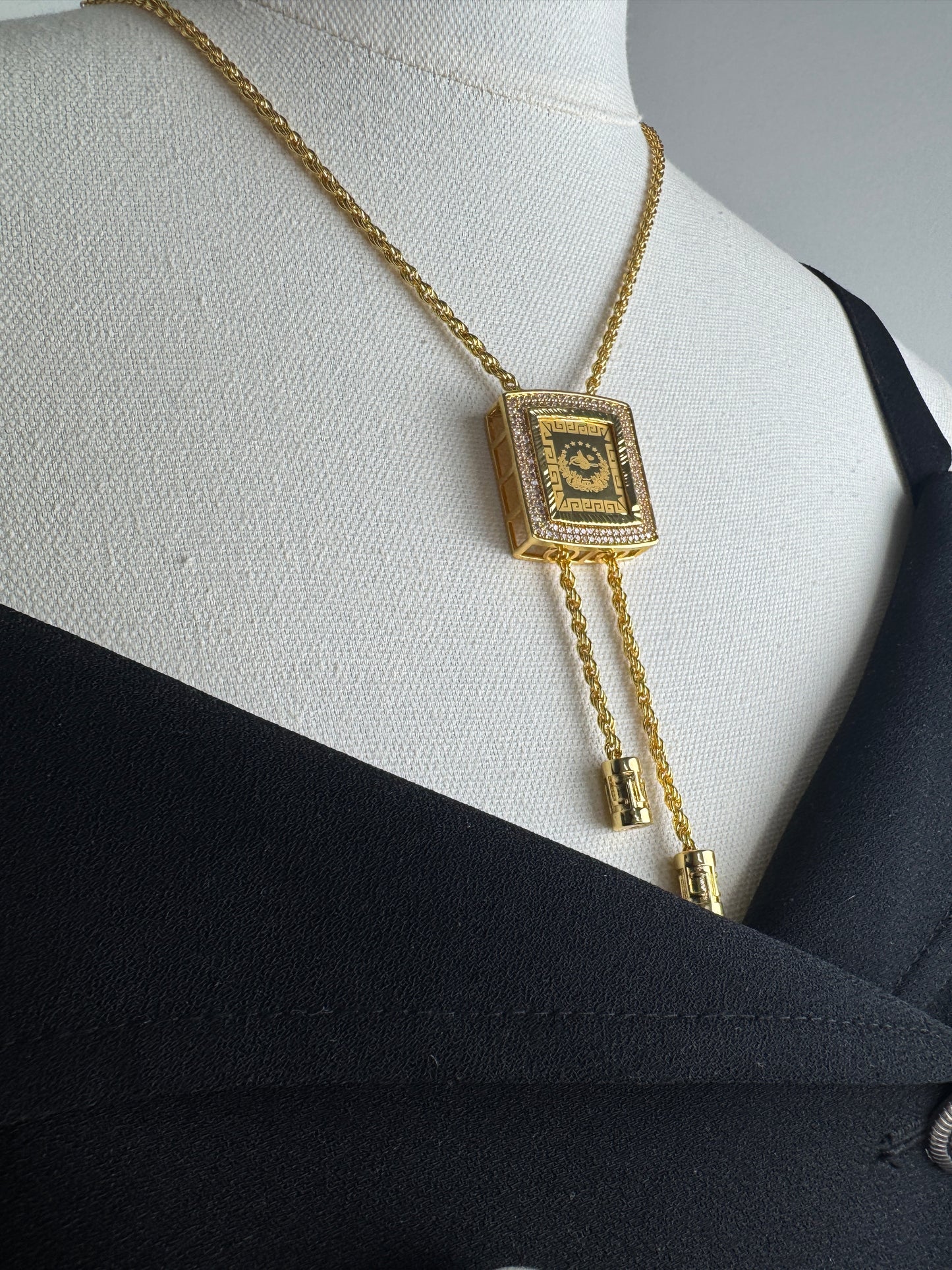 ITALIAN GOLD NECKLACE.