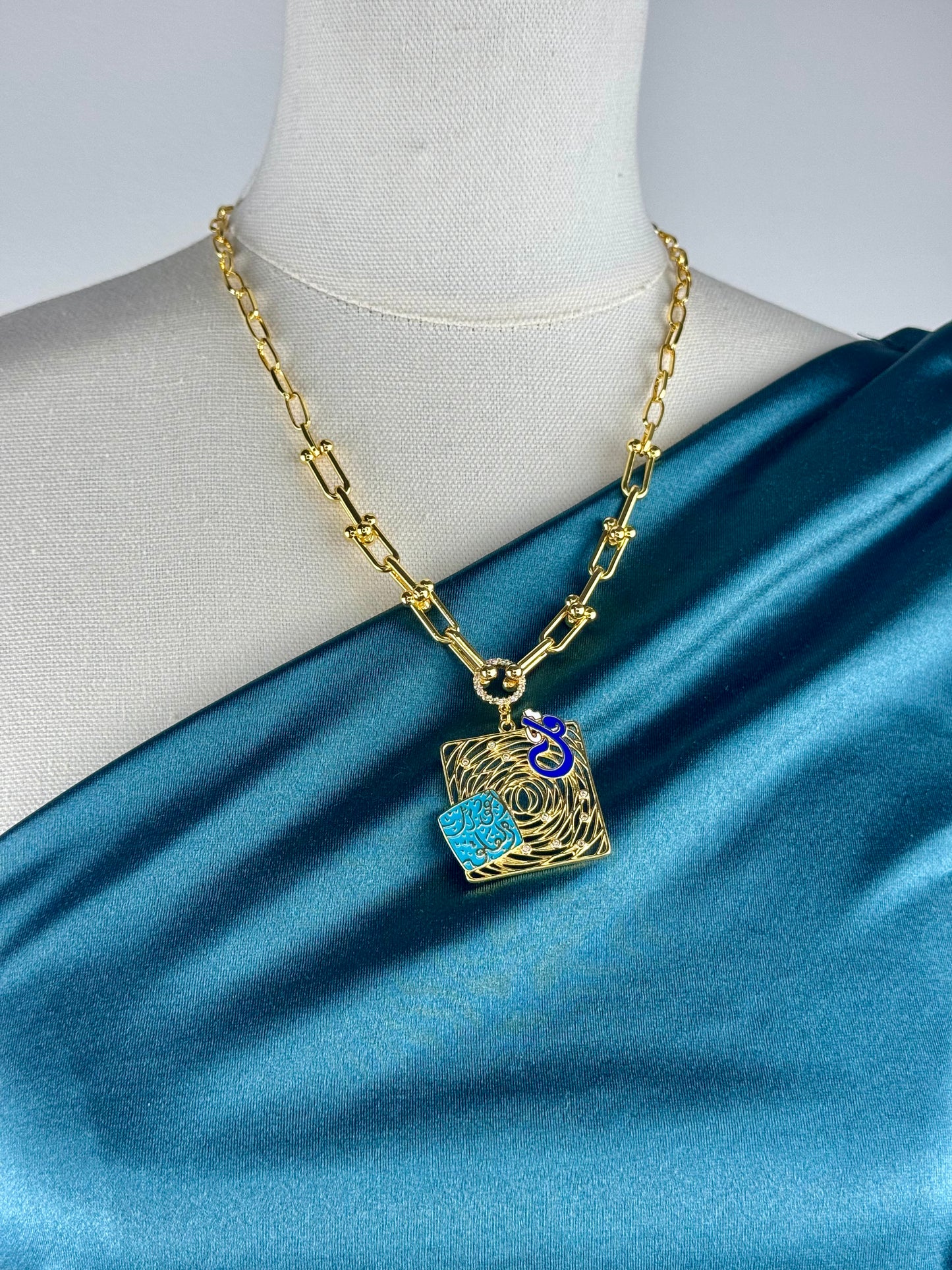 ITALIAN GOLD NECKLACE.