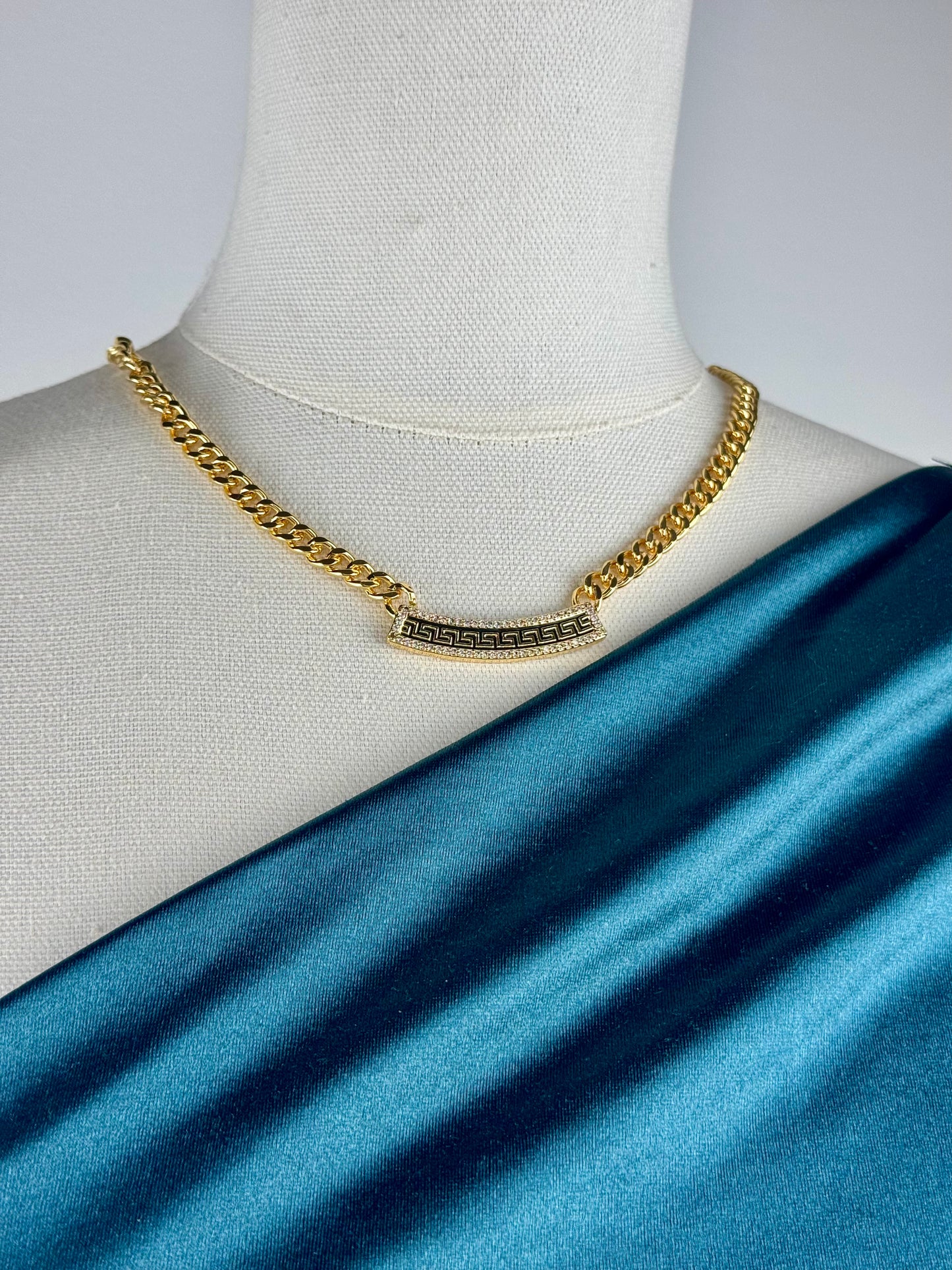 ITALIAN GOLD NECKLACE.