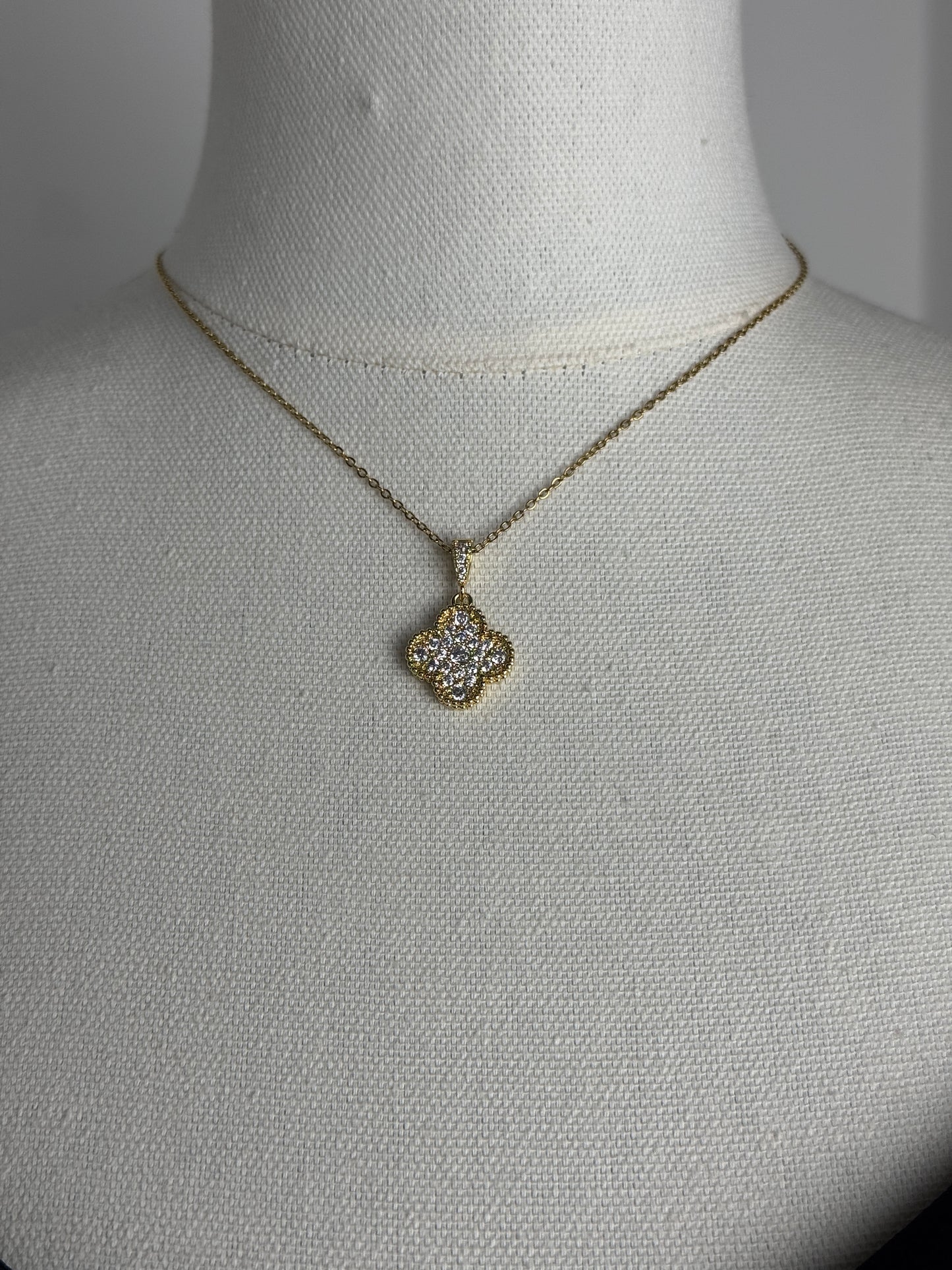 ITALIAN GOLD NECKLACE.