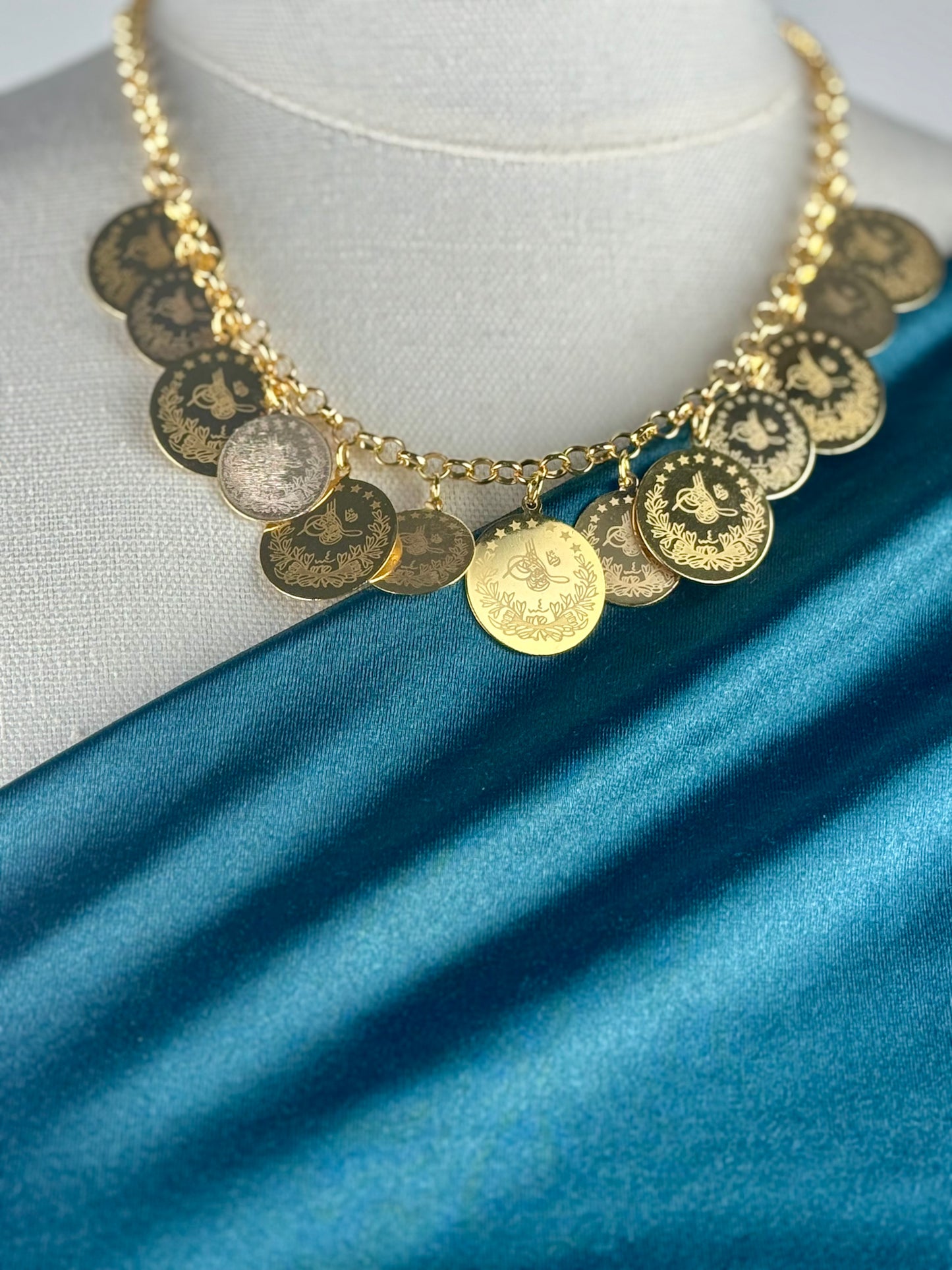 ITALIAN GOLD NECKLACE.