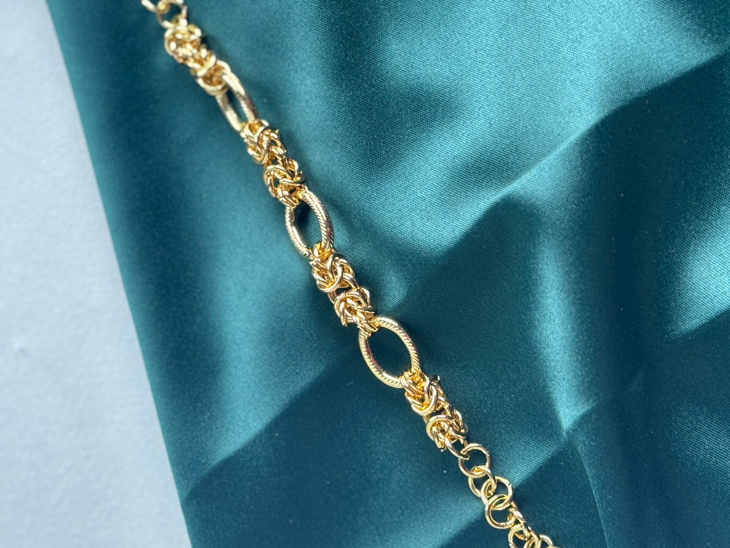 ITALIAN GOLD BRACELET.