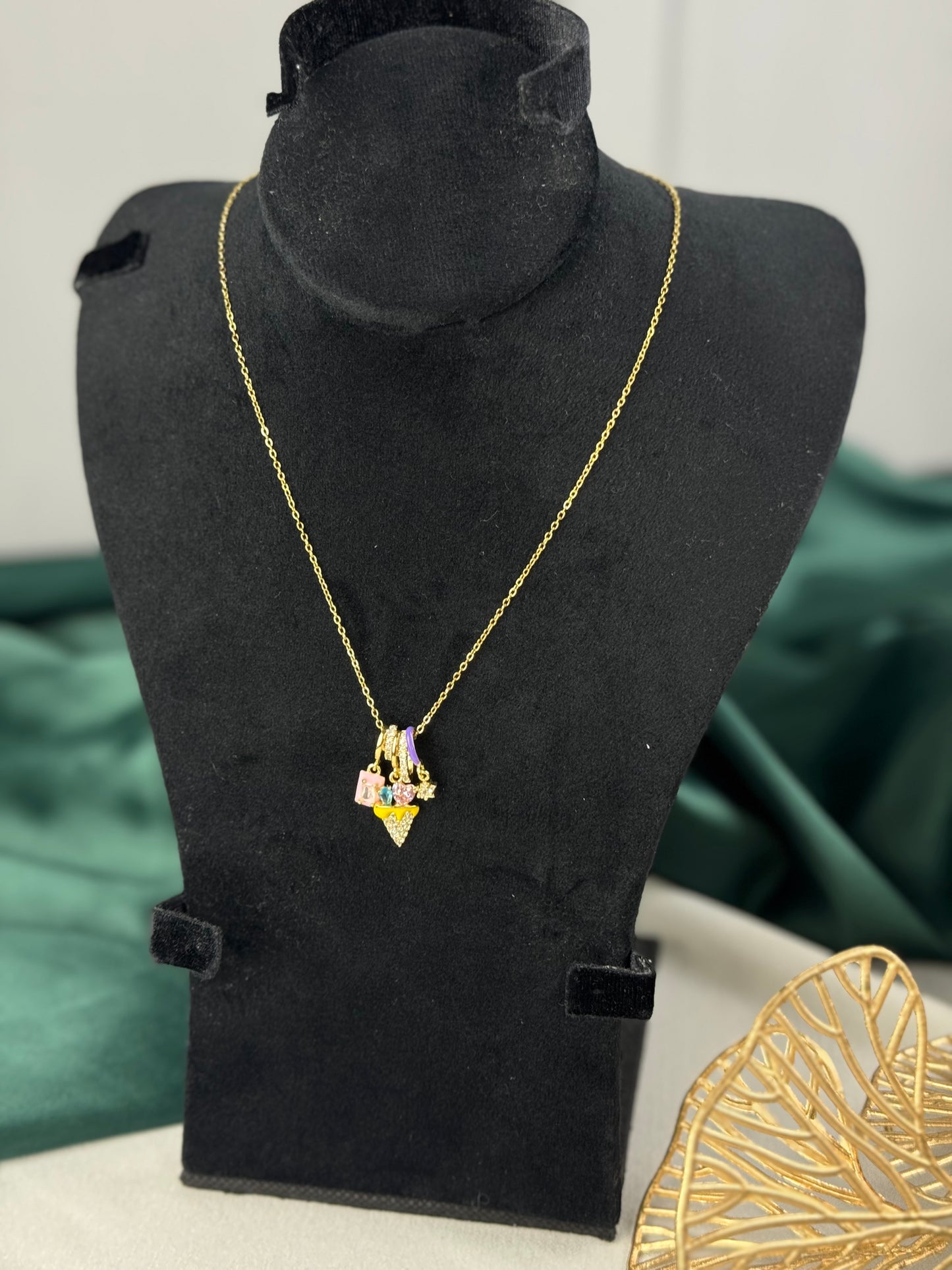 ITALIAN GOLD NECKLACE.
