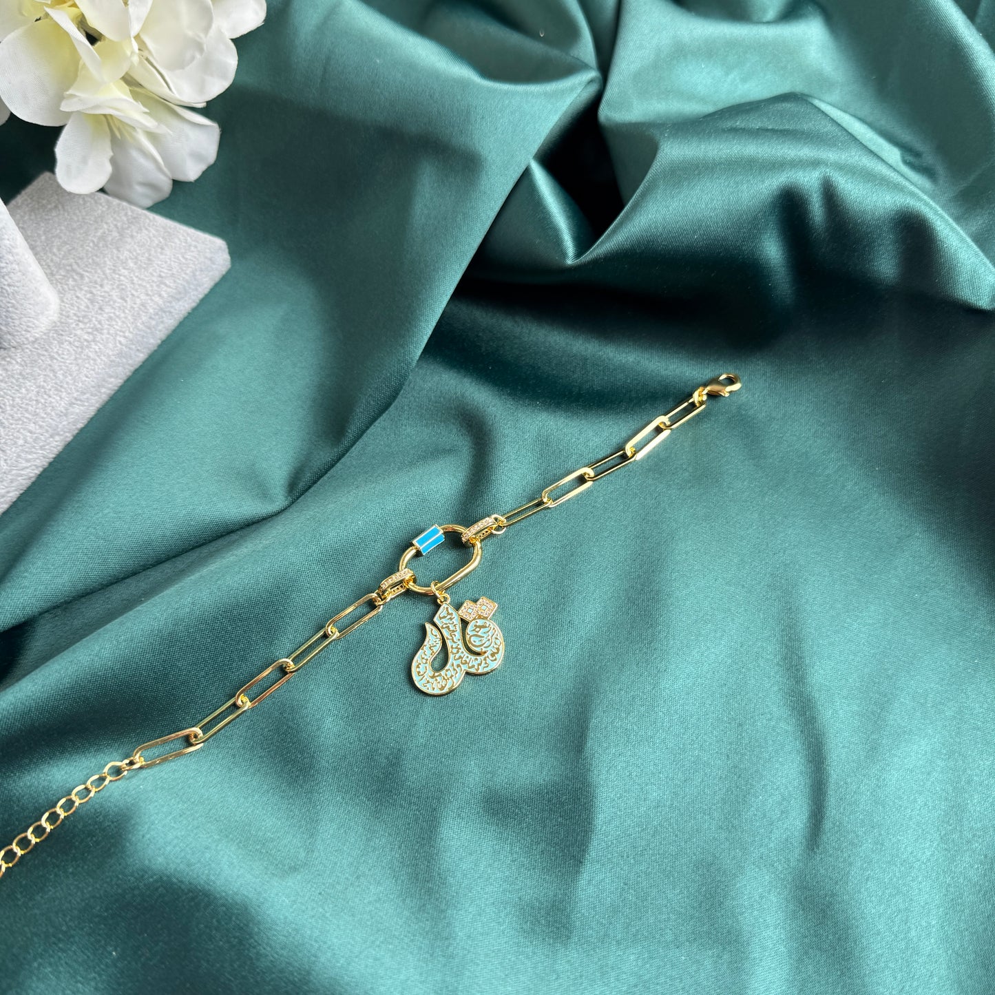 ITALIAN GOLD BRACELET.