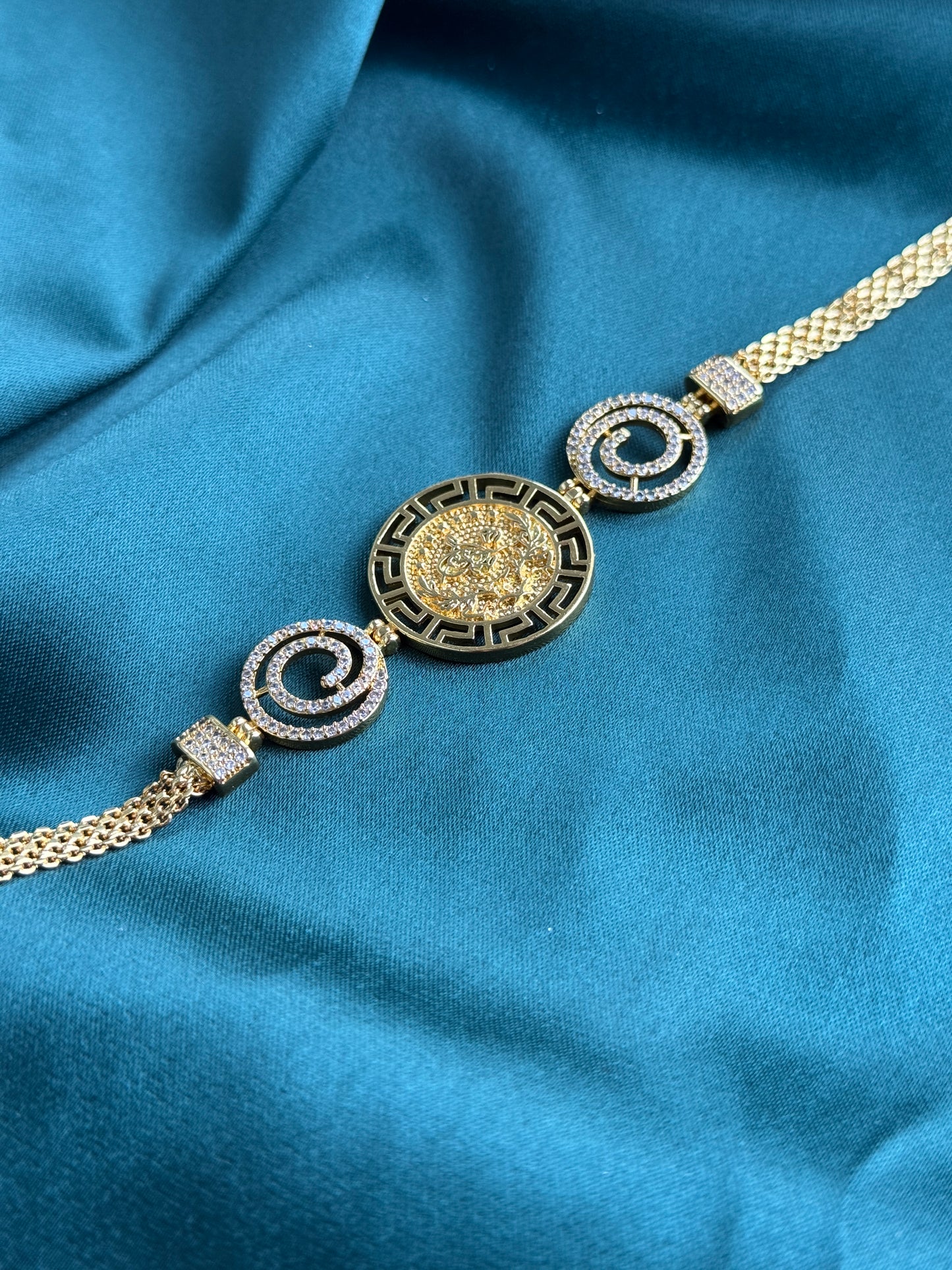 ITALIAN GOLD BRACELET.