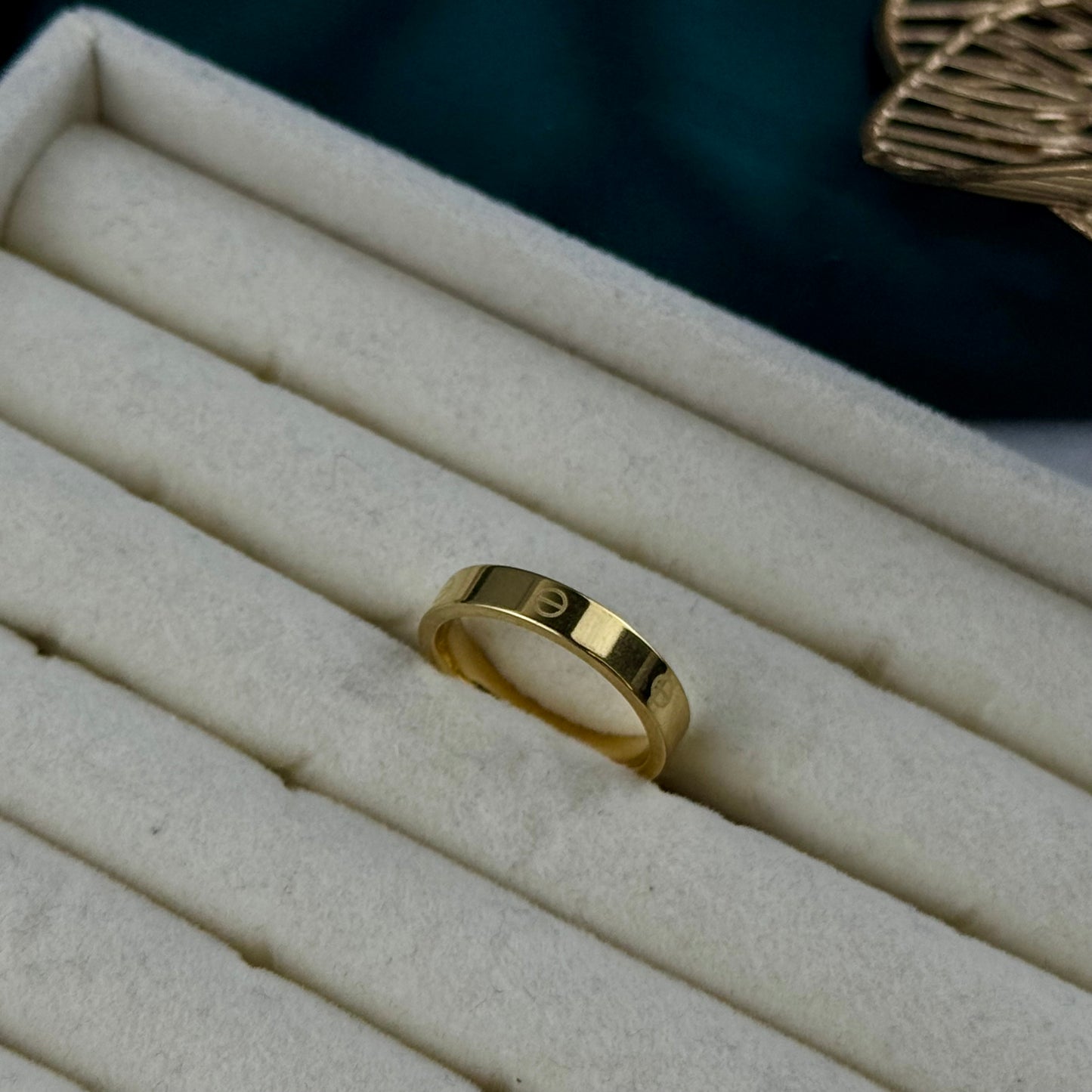 ITALIAN GOLD RINGS.