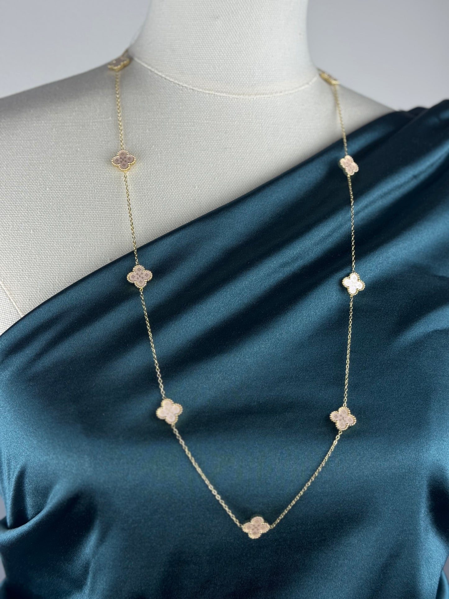 ITALIAN GOLD NECKLACE.