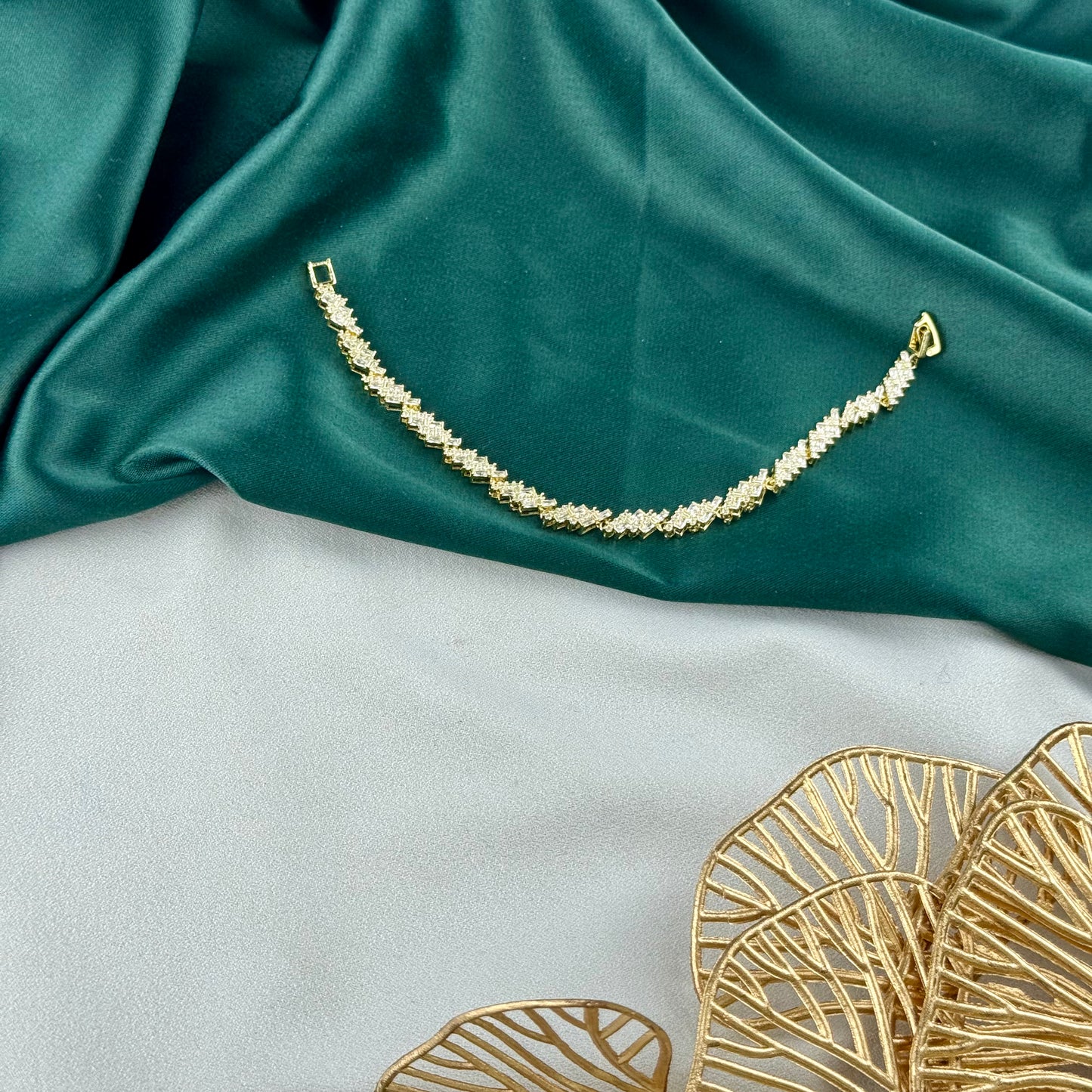 ITALIAN GOLD BRACELET.