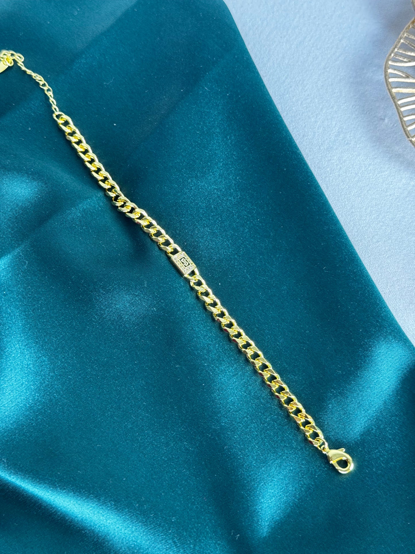 ITALIAN GOLD BRACELET.