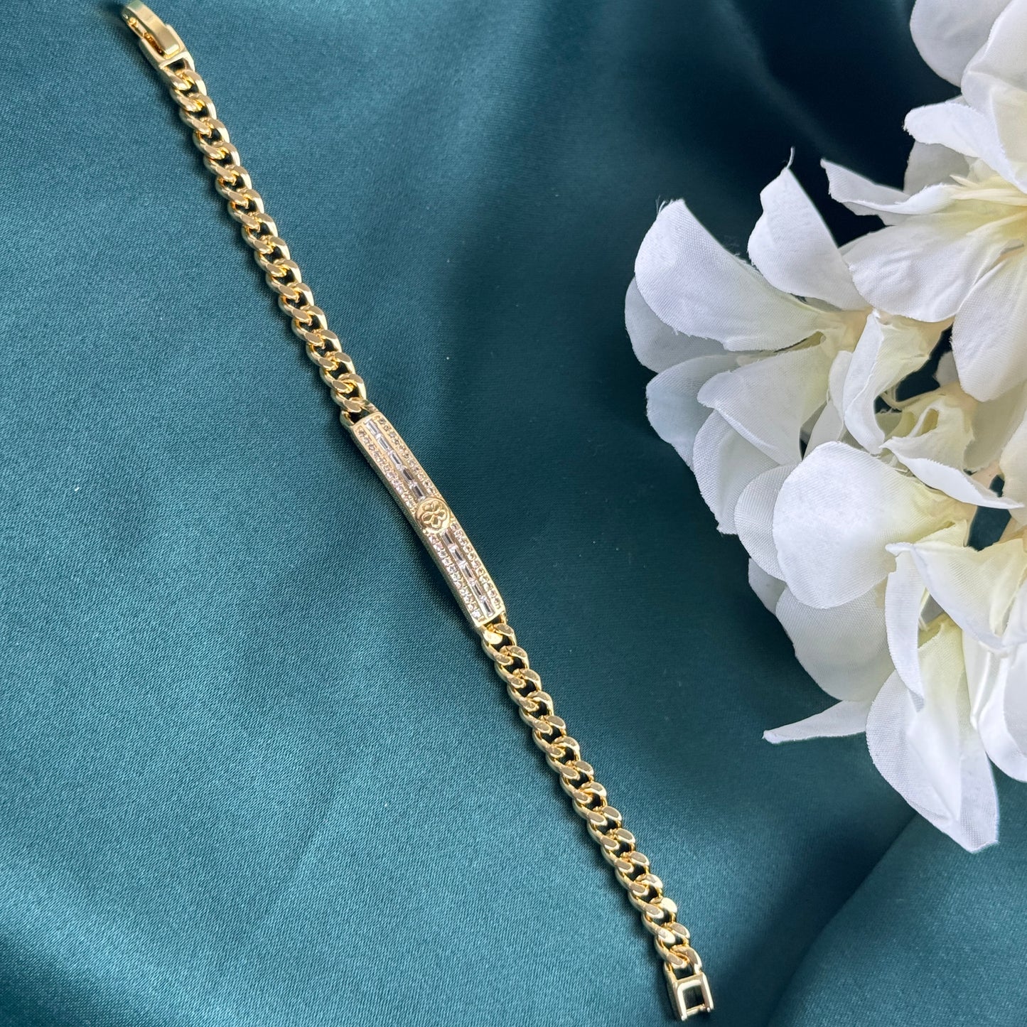 ITALIAN GOLD BRACELET.