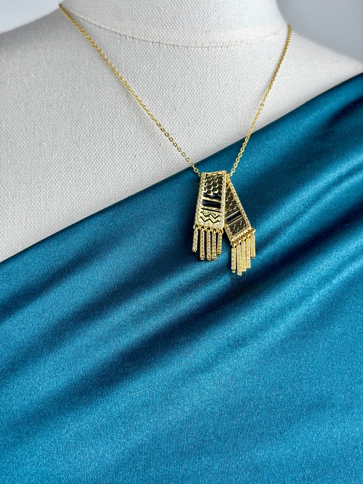 ITALIAN GOLD NECKLACE.