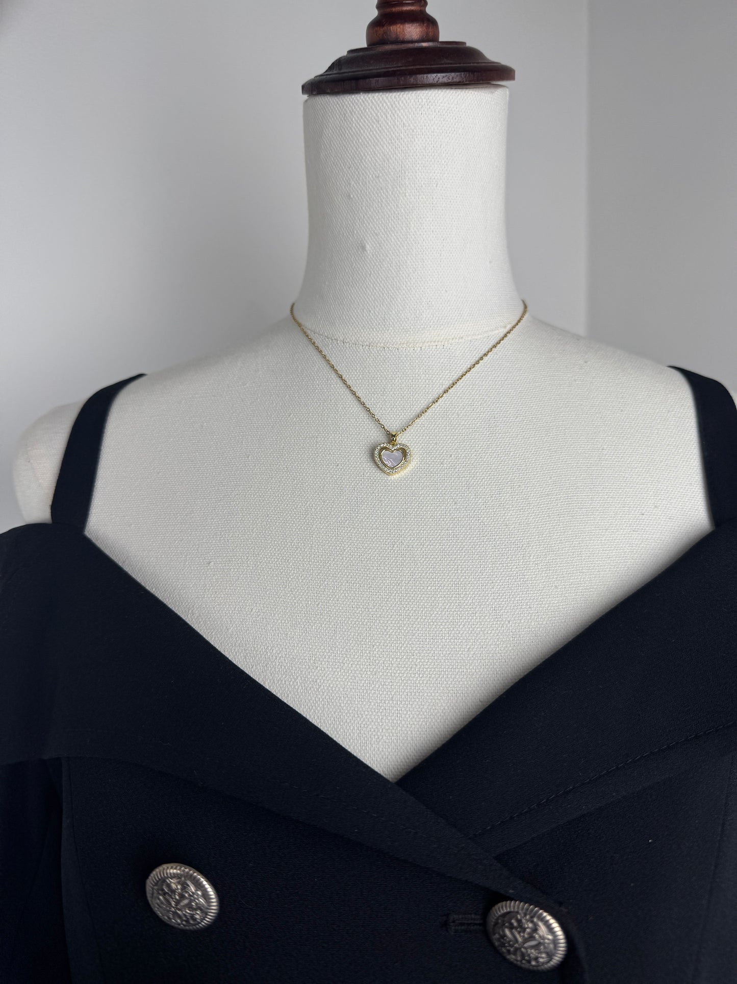 ITALIAN GOLD NECKLACE.