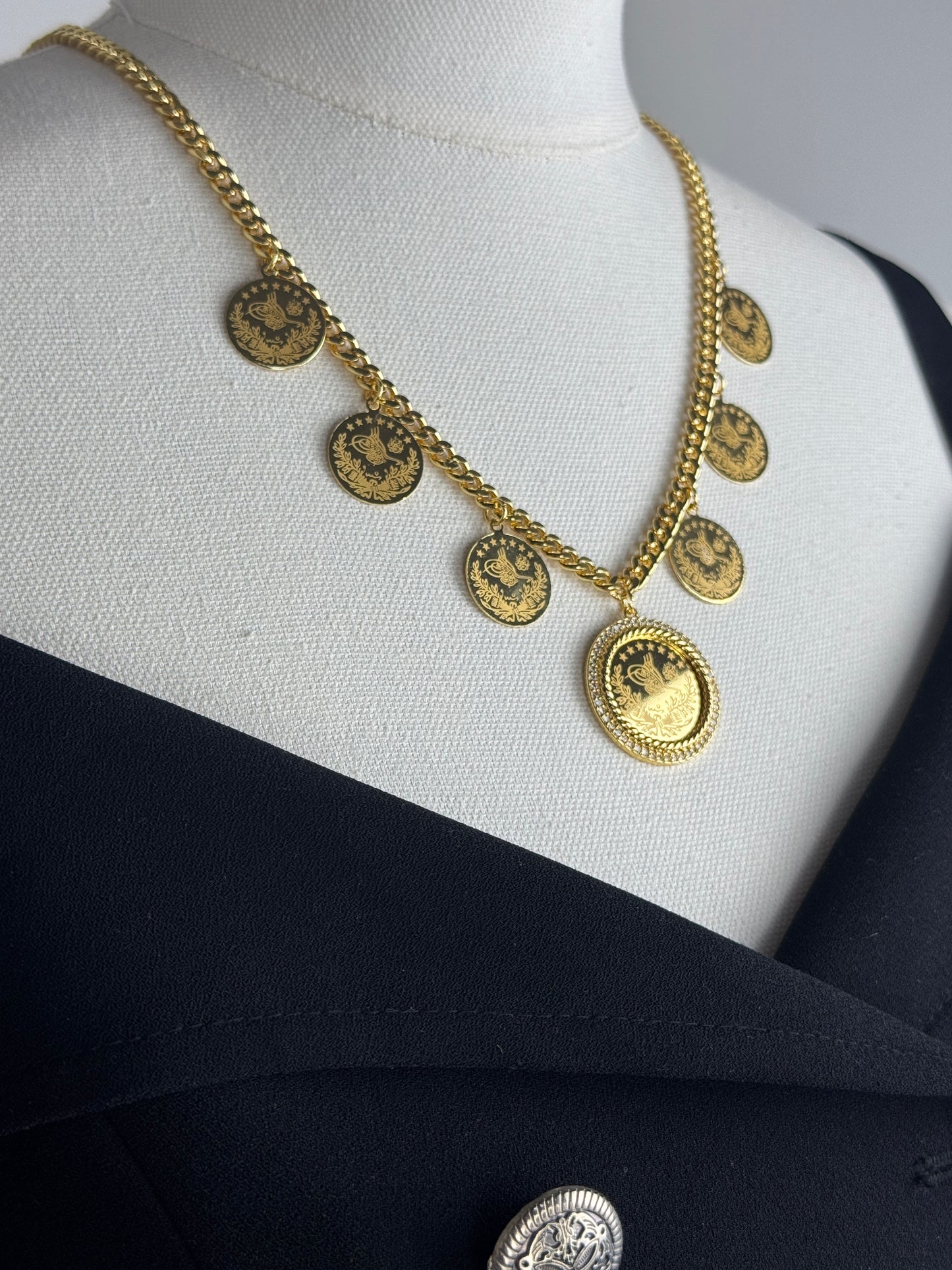 ITALIAN GOLD NECKLACE.