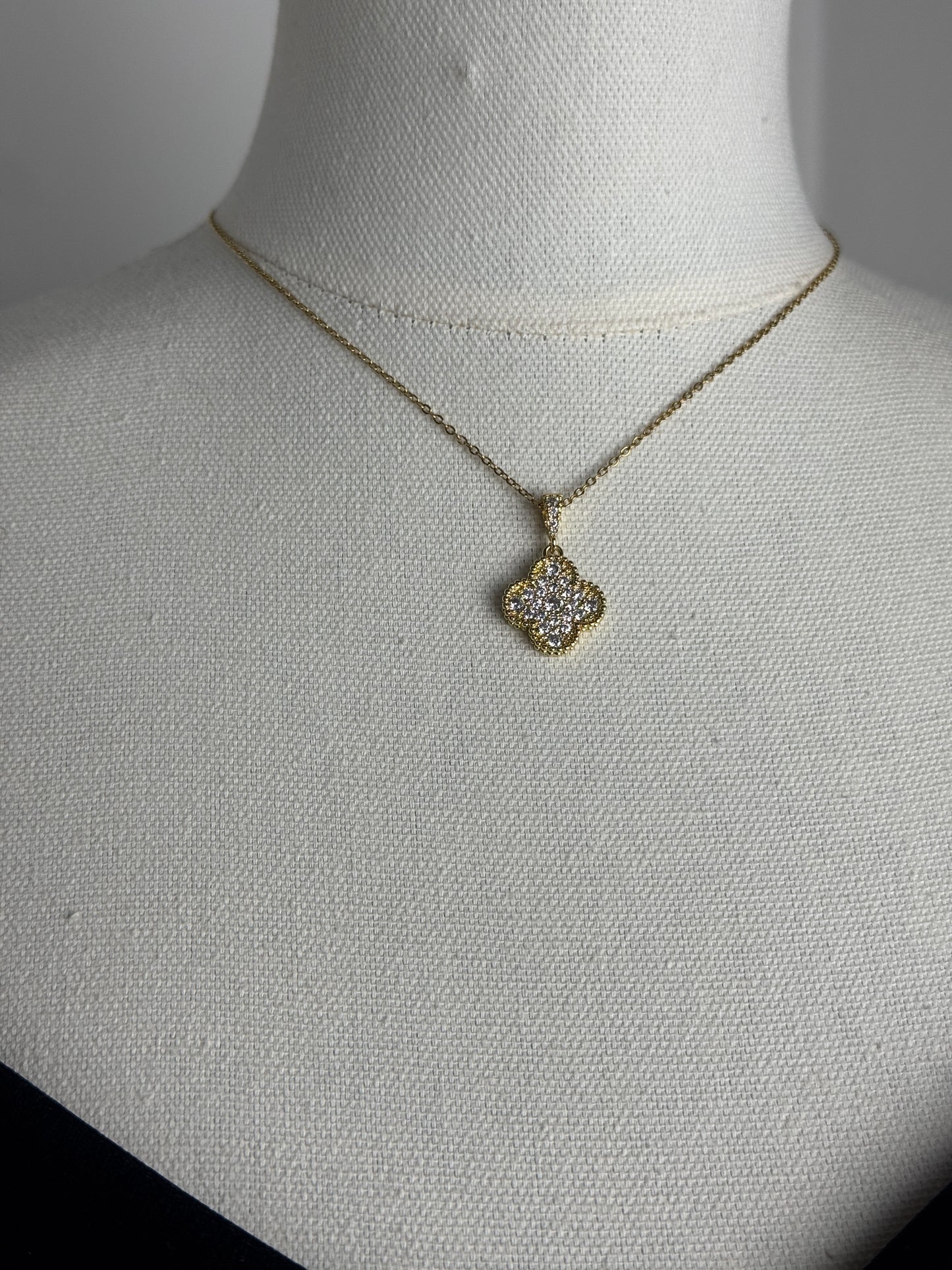 ITALIAN GOLD NECKLACE.