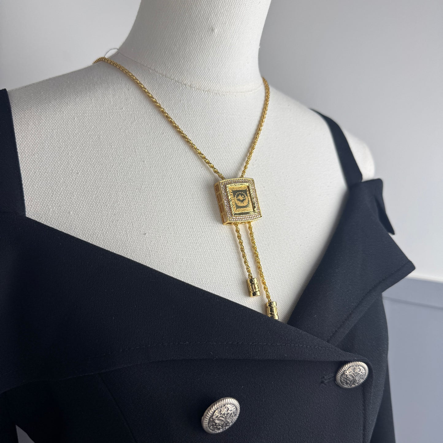 ITALIAN GOLD NECKLACE.