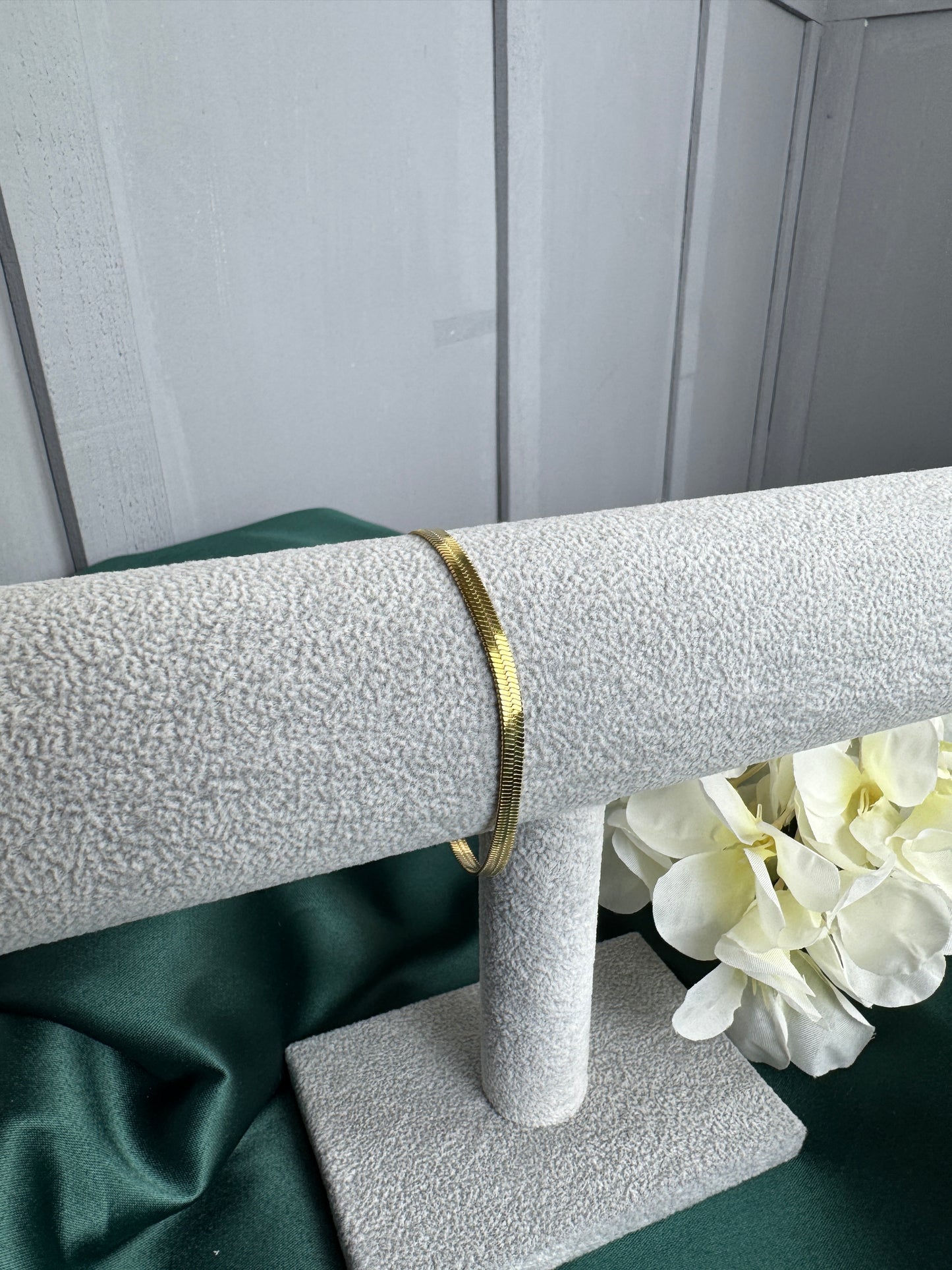 ITALIAN GOLD BRACELET.