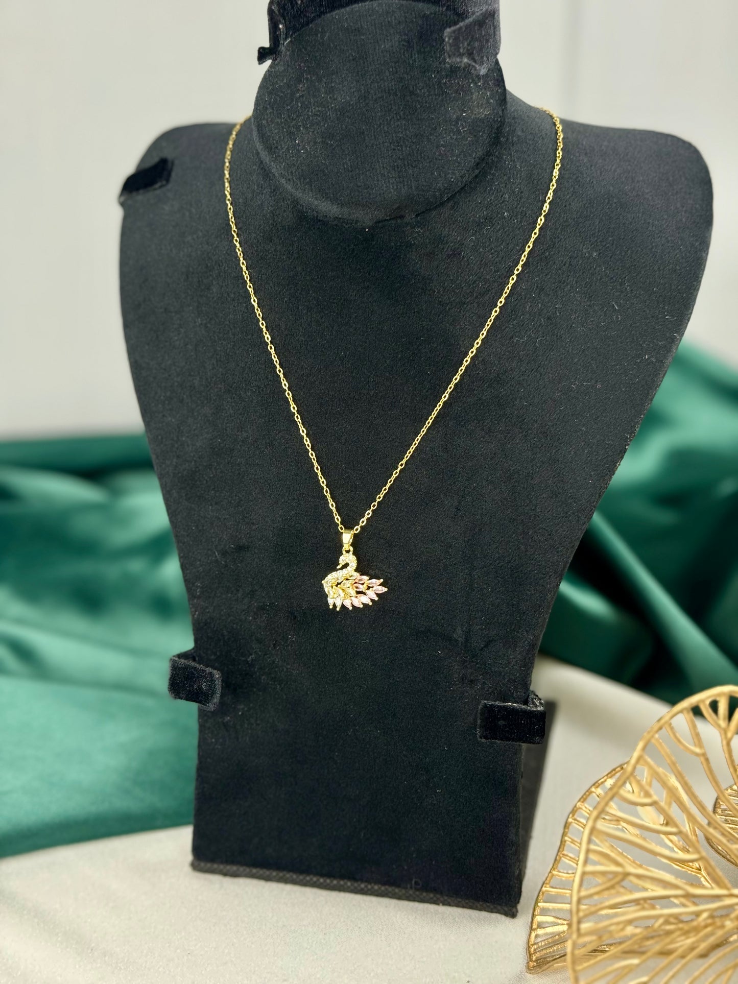 ITALIAN GOLD NECKLACE.