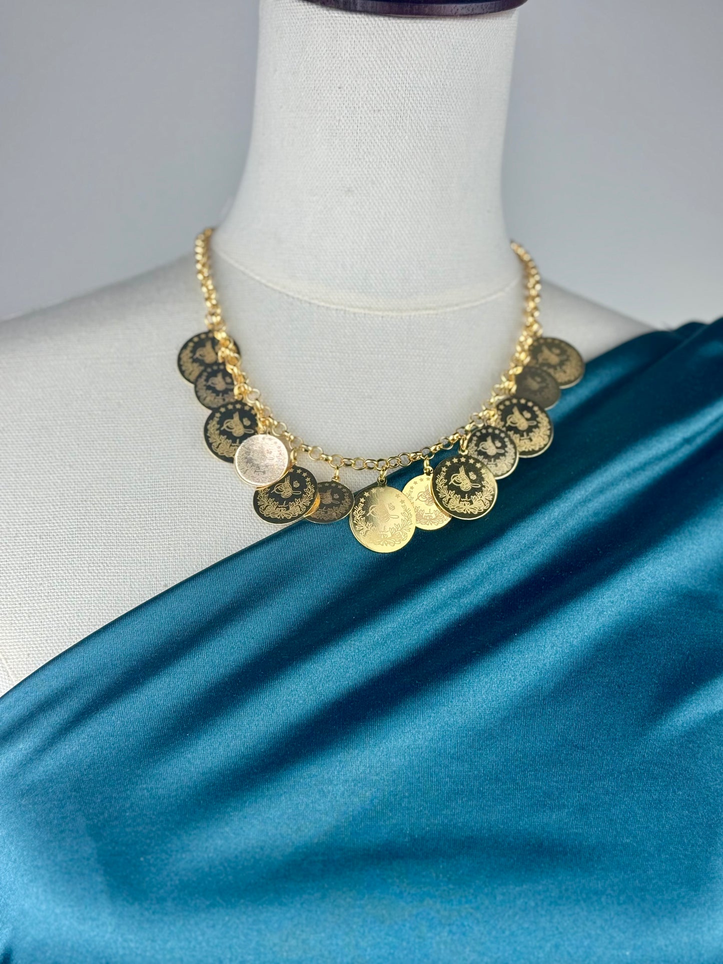 ITALIAN GOLD NECKLACE.