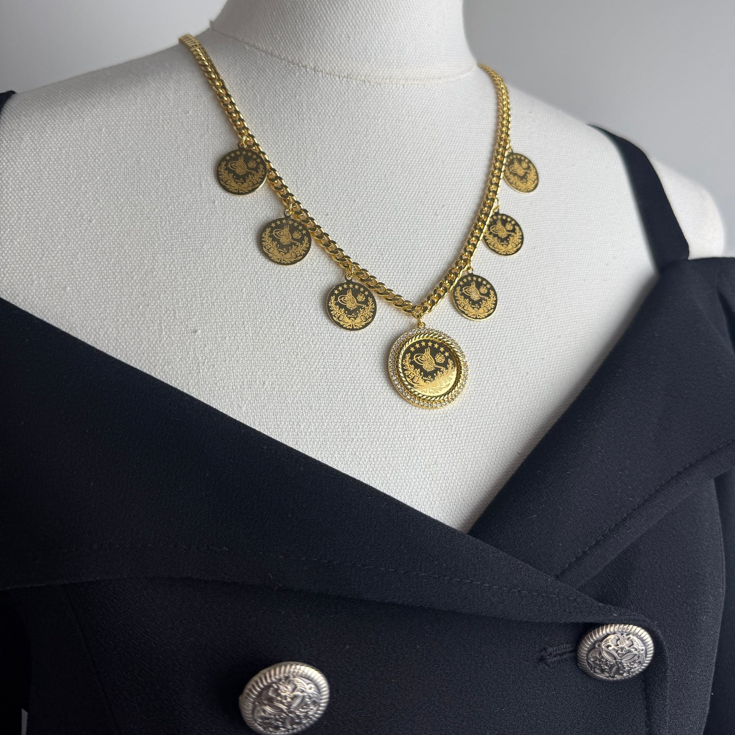 ITALIAN GOLD NECKLACE.