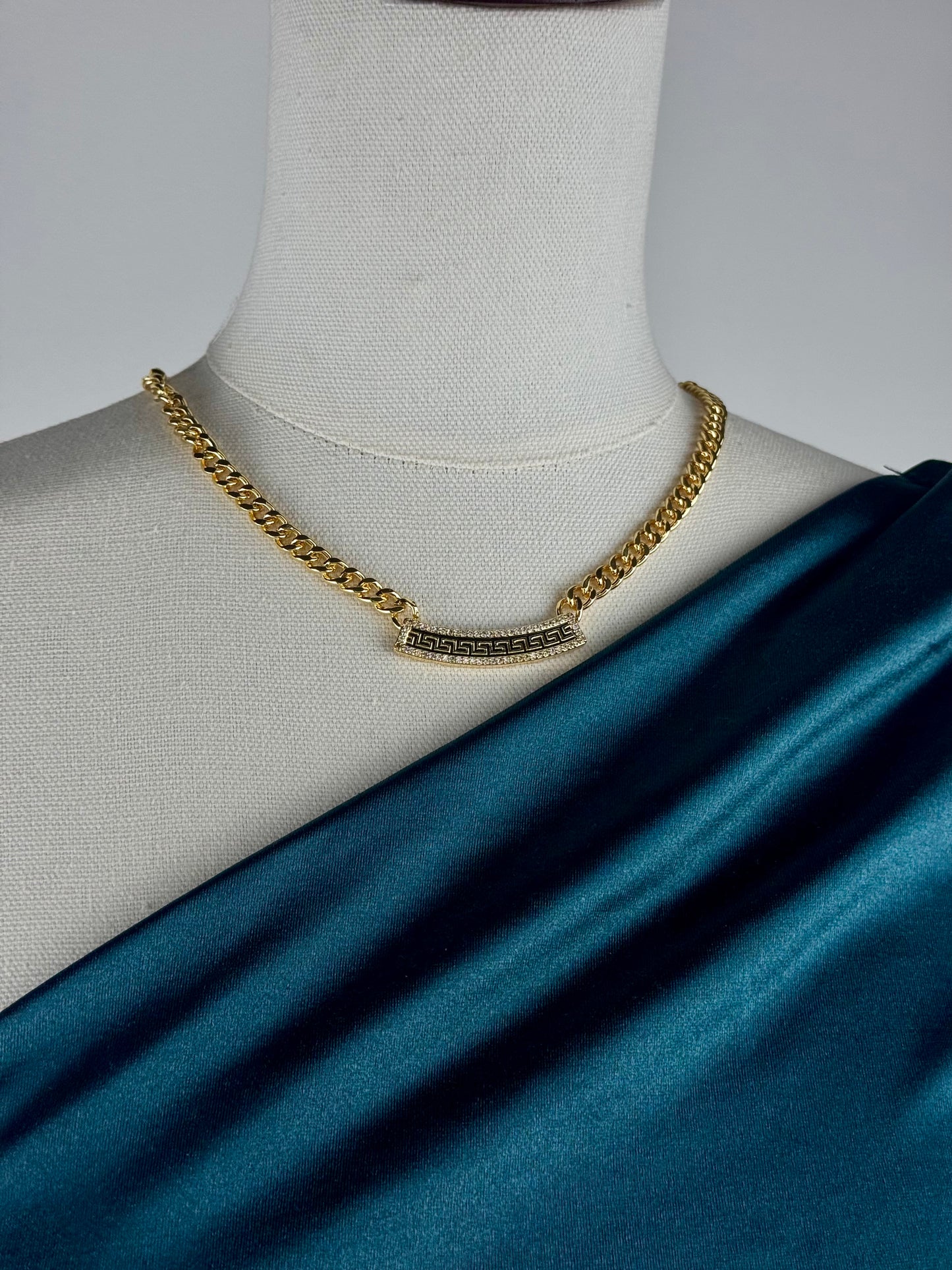 ITALIAN GOLD NECKLACE.