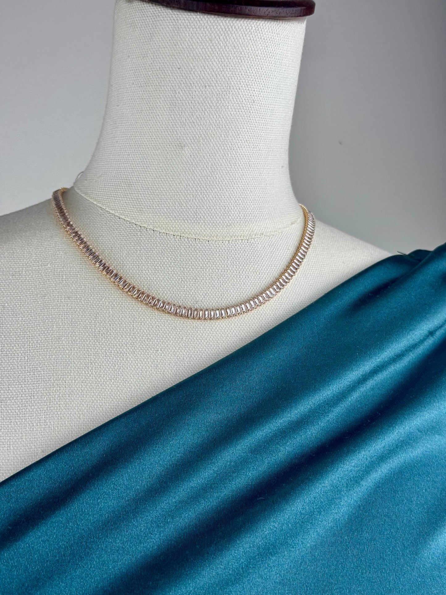 ITALIAN GOLD NECKLACE.