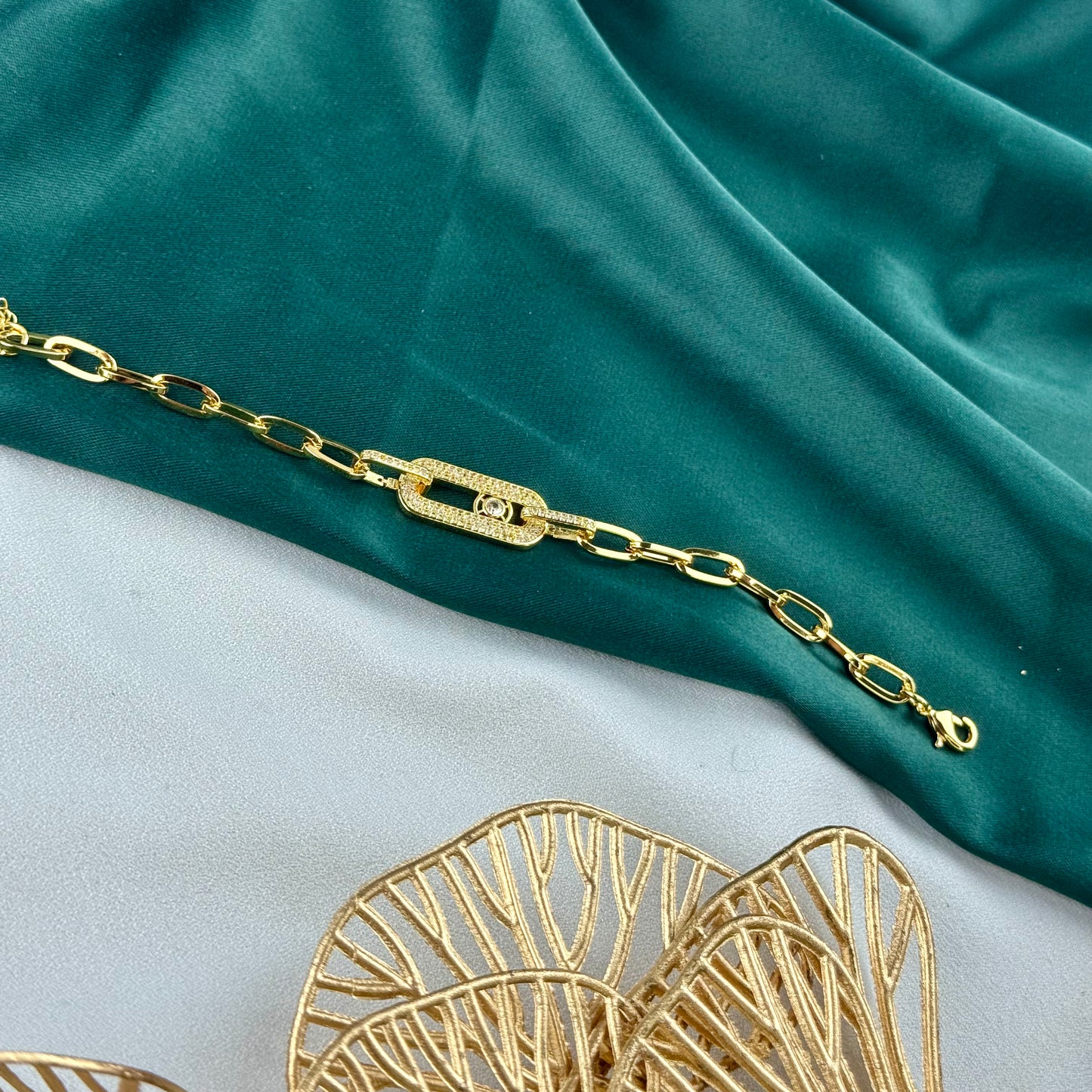 ITALIAN GOLD BRACELET.
