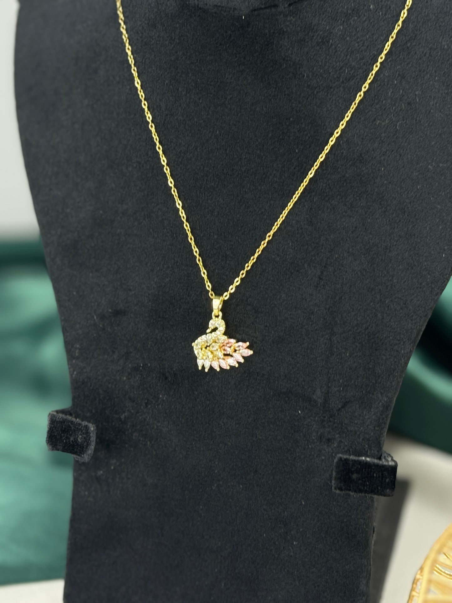 ITALIAN GOLD NECKLACE.
