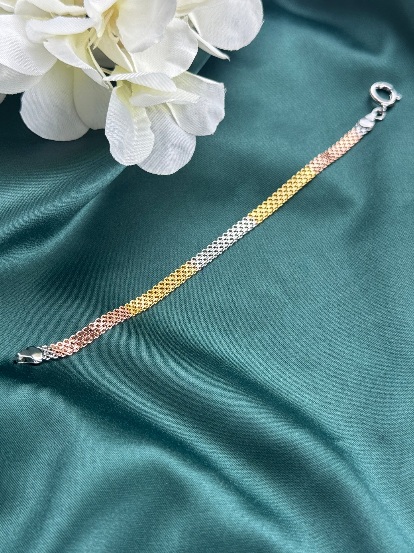 ITALIAN GOLD BRACELET.