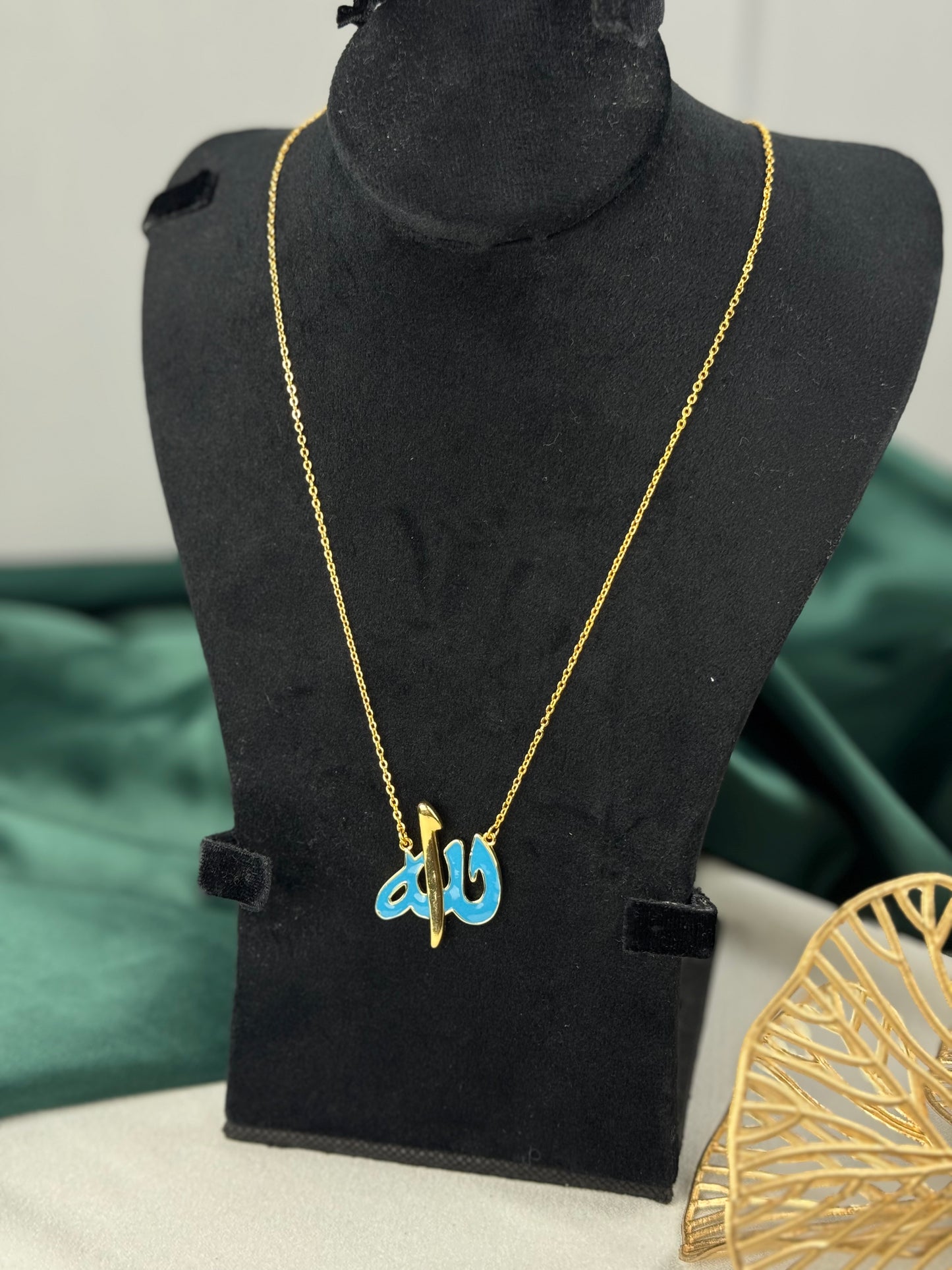 ITALIAN GOLD NECKLACE.
