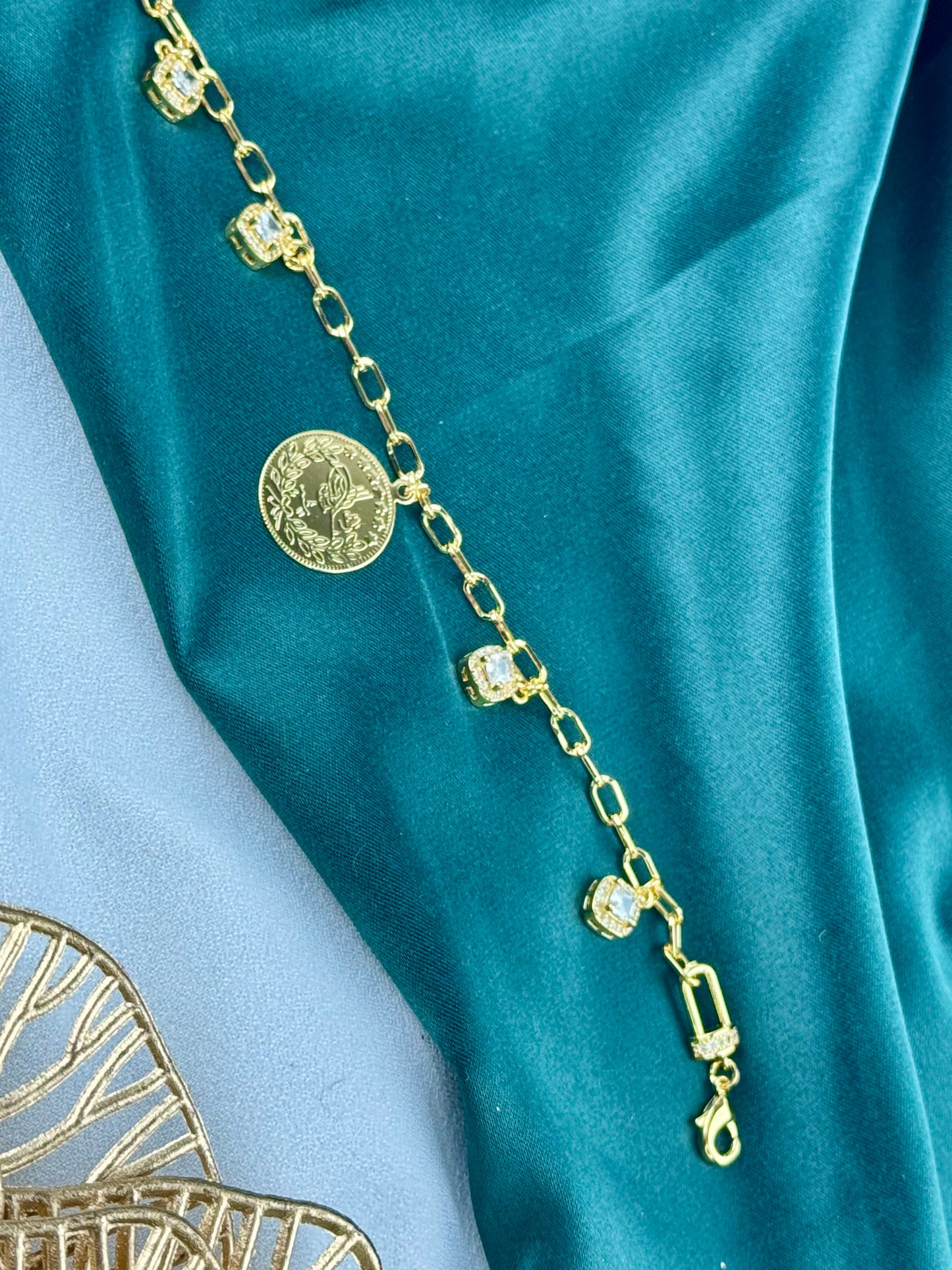 ITALIAN GOLD BRACELET.