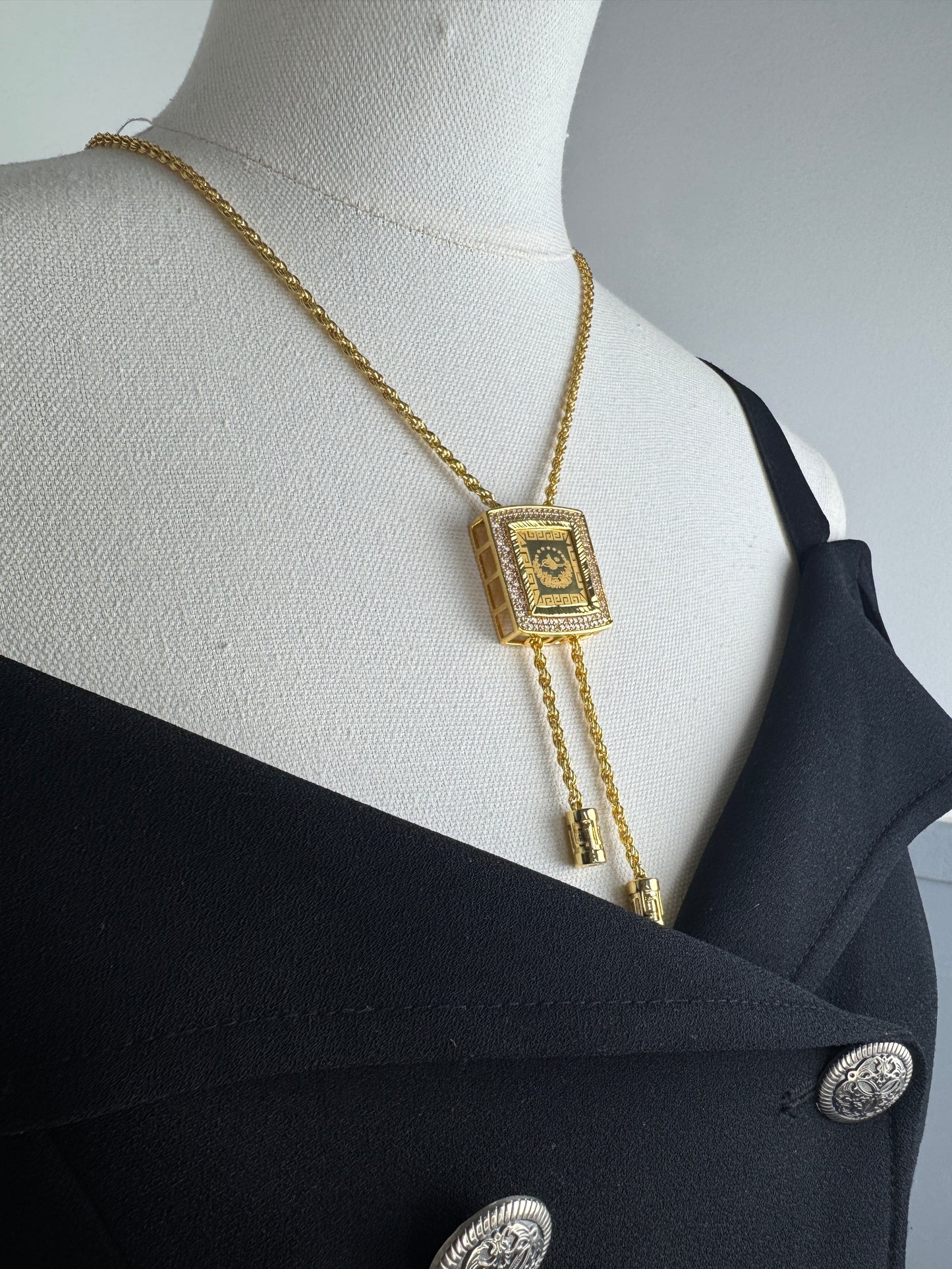ITALIAN GOLD NECKLACE.
