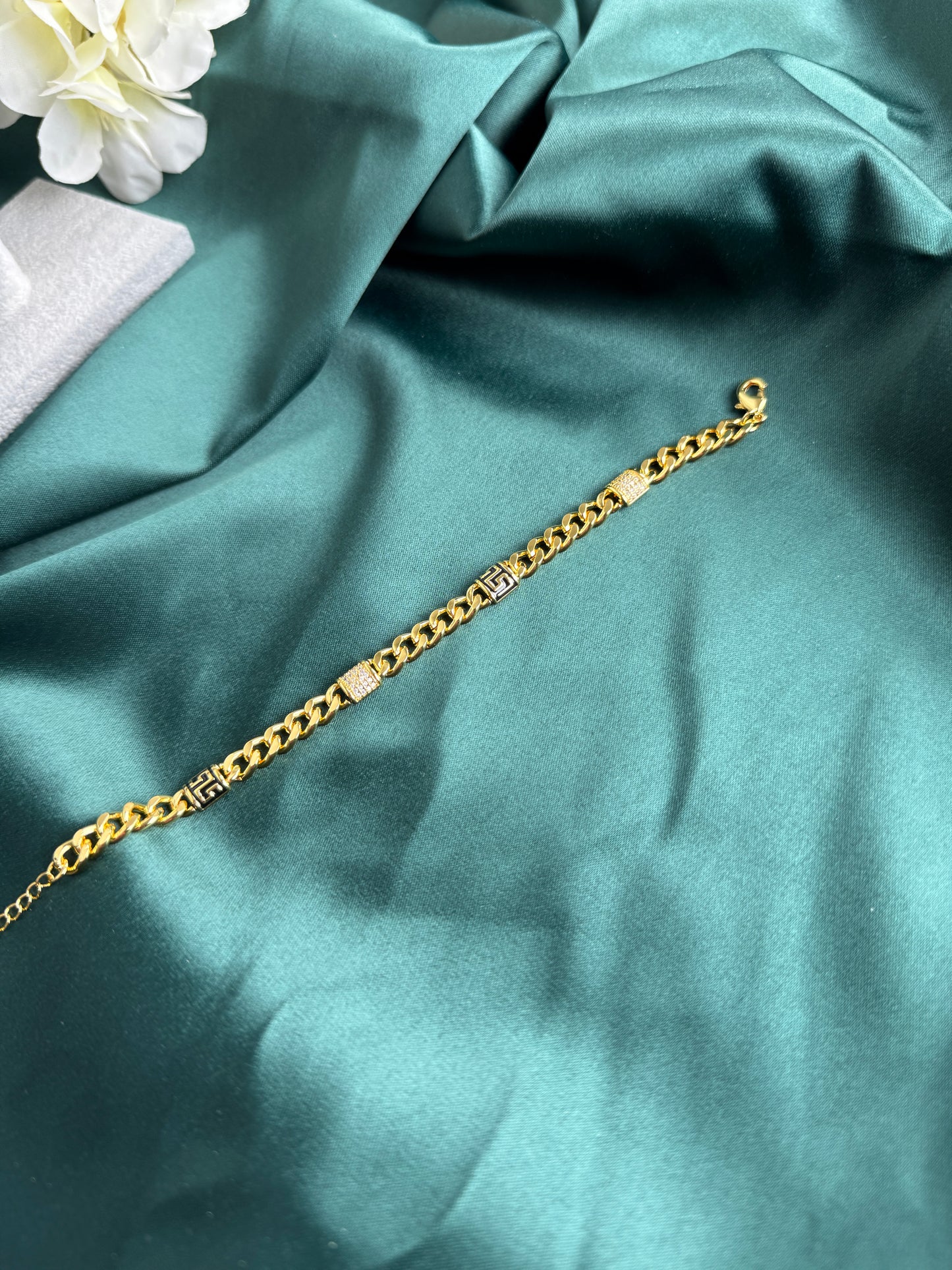 ITALIAN GOLD BRACELET.