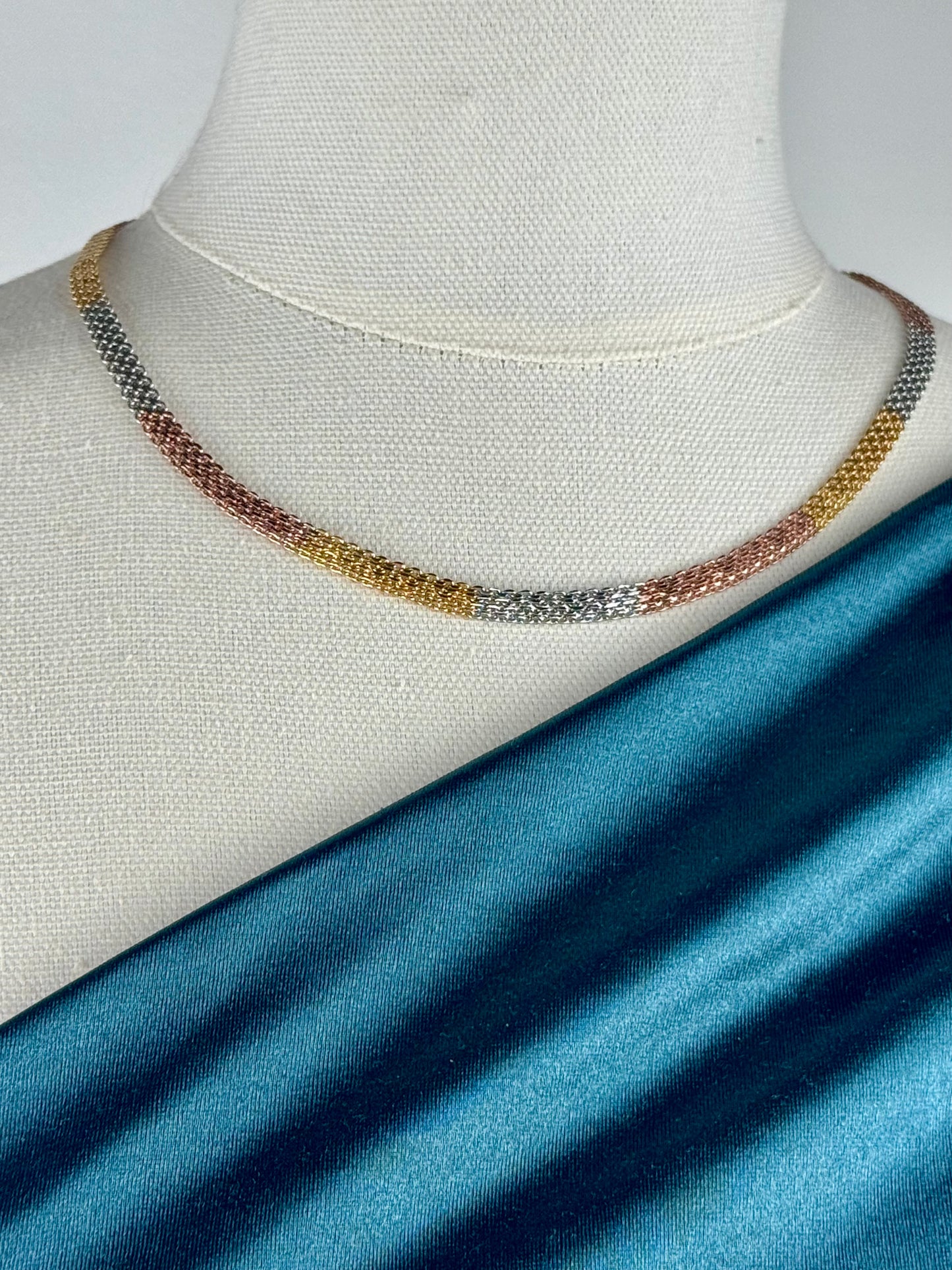 ITALIAN GOLD NECKLACE.