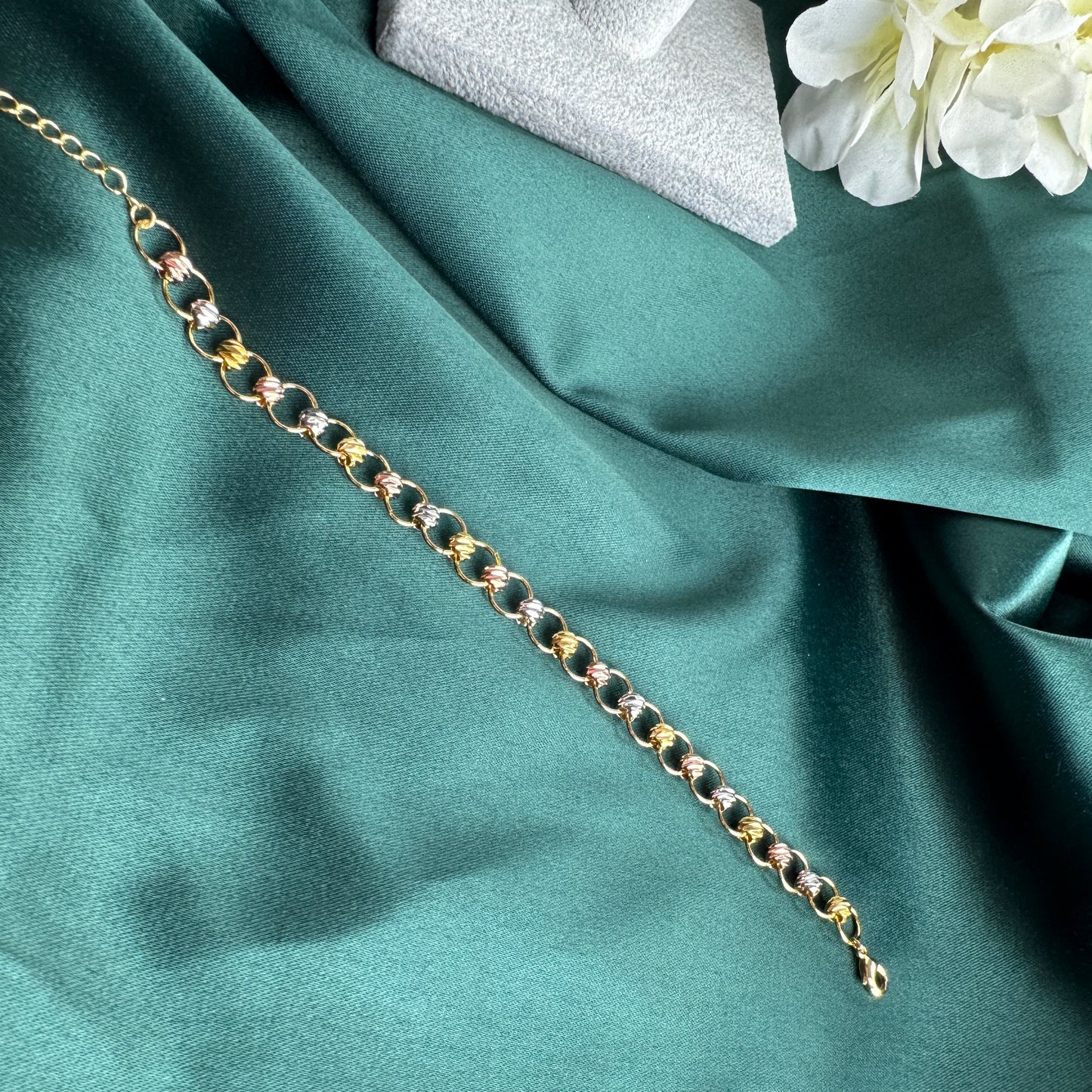 ITALIAN GOLD BRACELET.