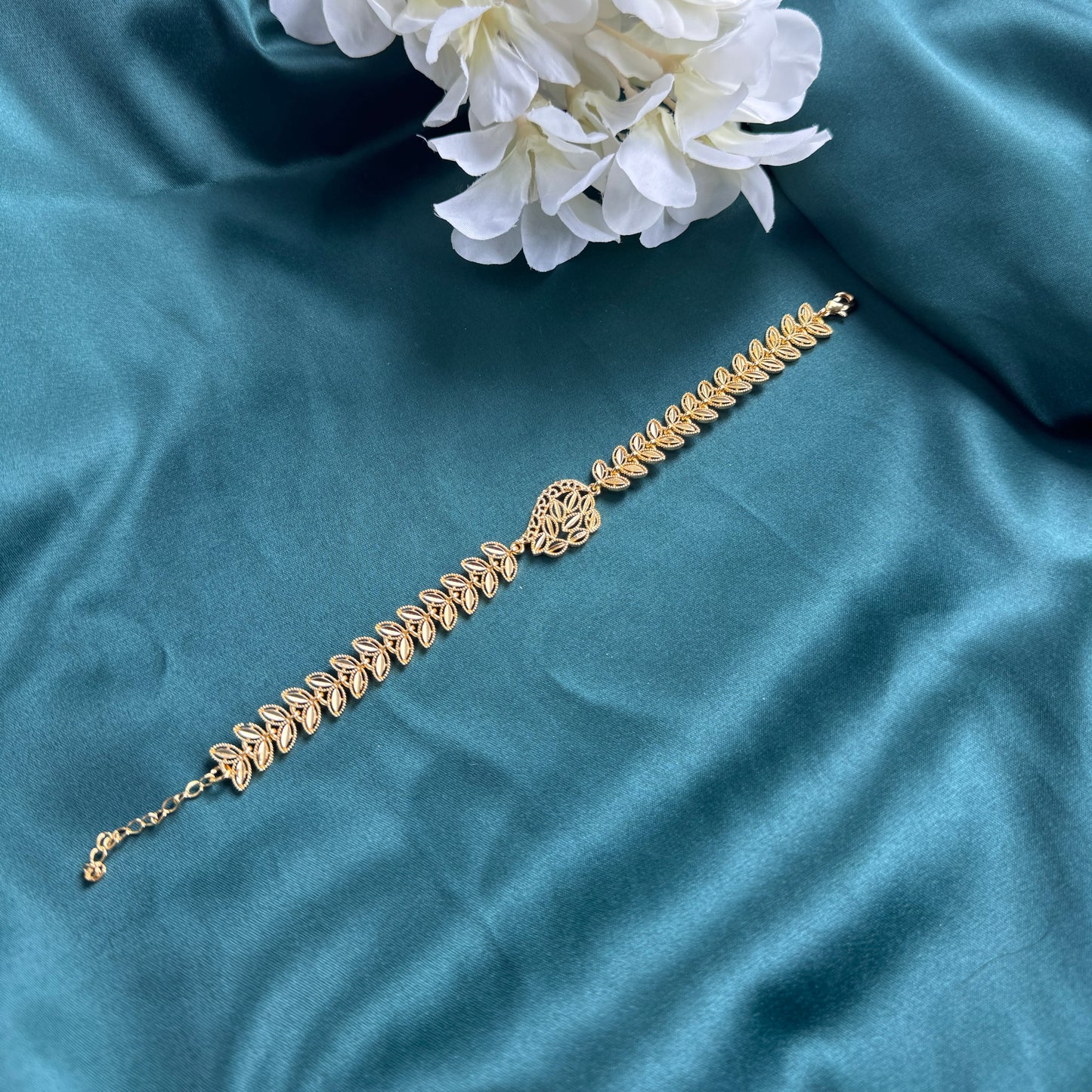 ITALIAN GOLD BRACELET.