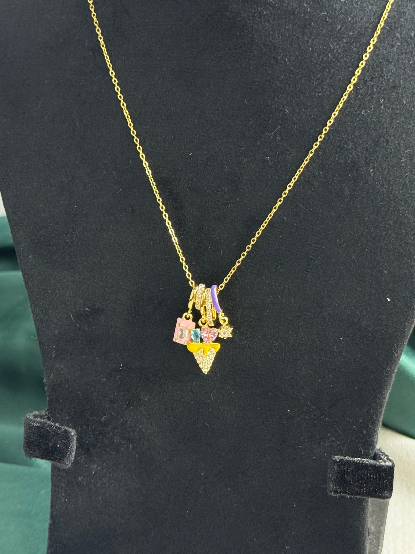 ITALIAN GOLD NECKLACE.