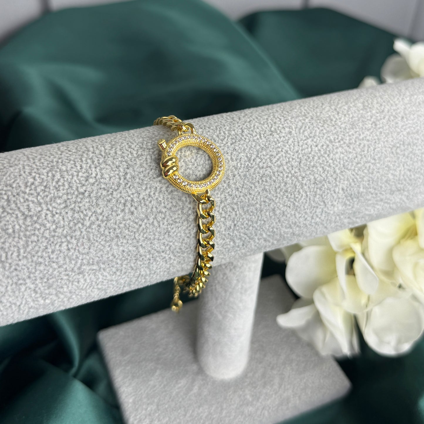 ITALIAN GOLD BRACELET.