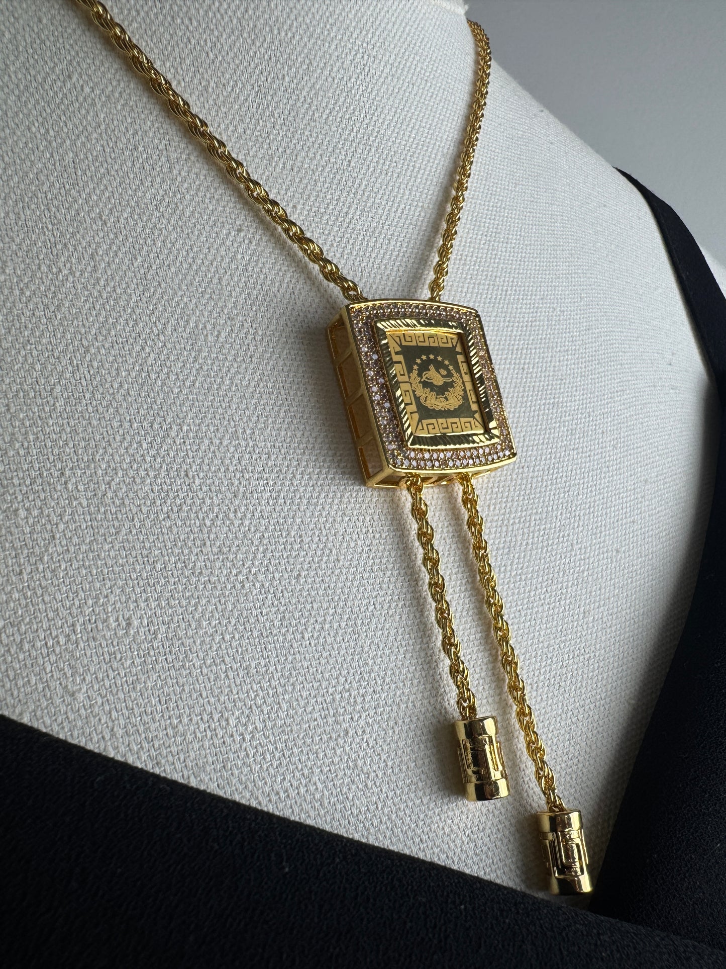 ITALIAN GOLD NECKLACE.