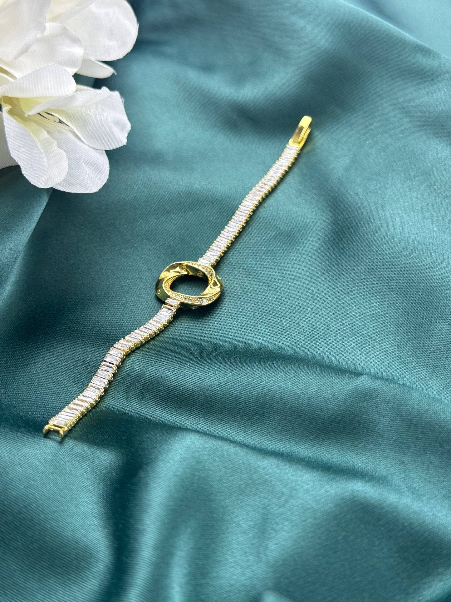 ITALIAN GOLD BRACELET.