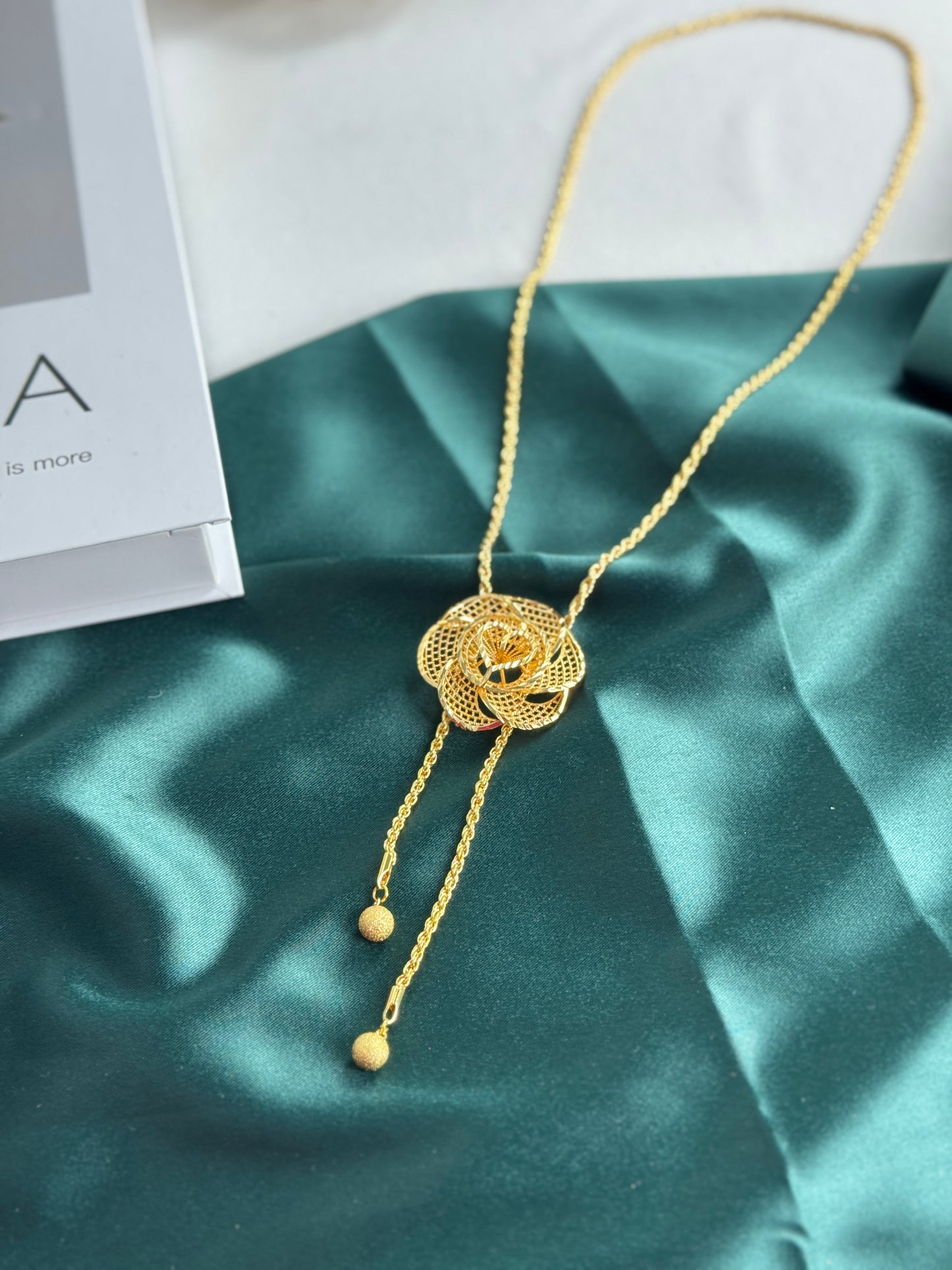 ITALIAN GOLD NECKLACE