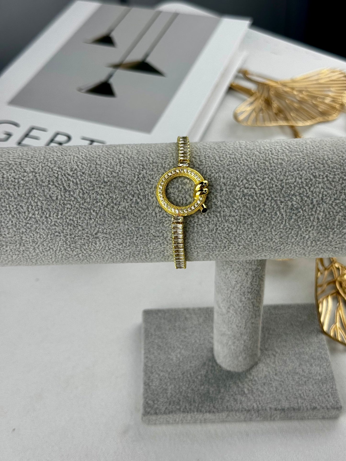 ITALIAN GOLD BRACELET.