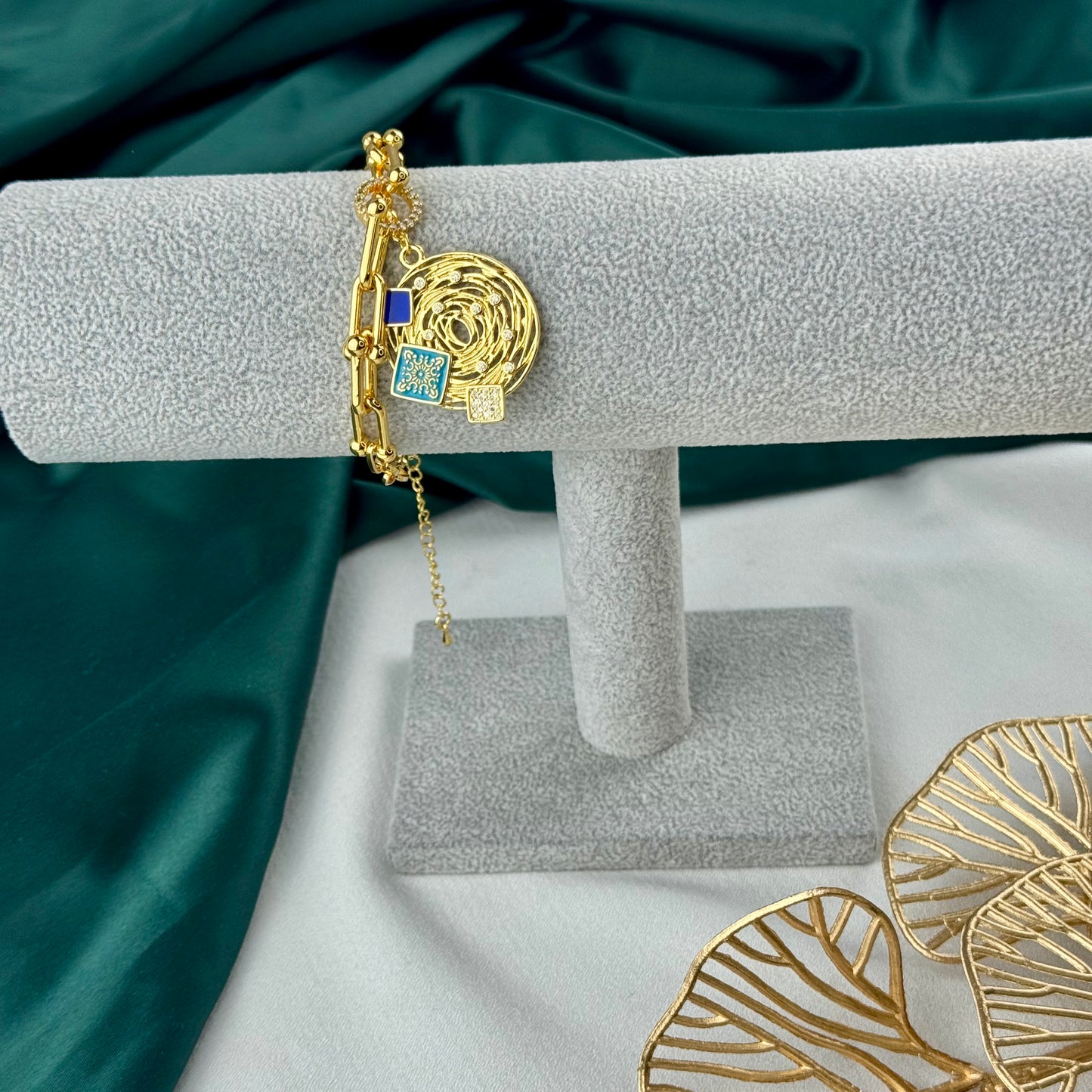 ITALIAN GOLD BRACELET.