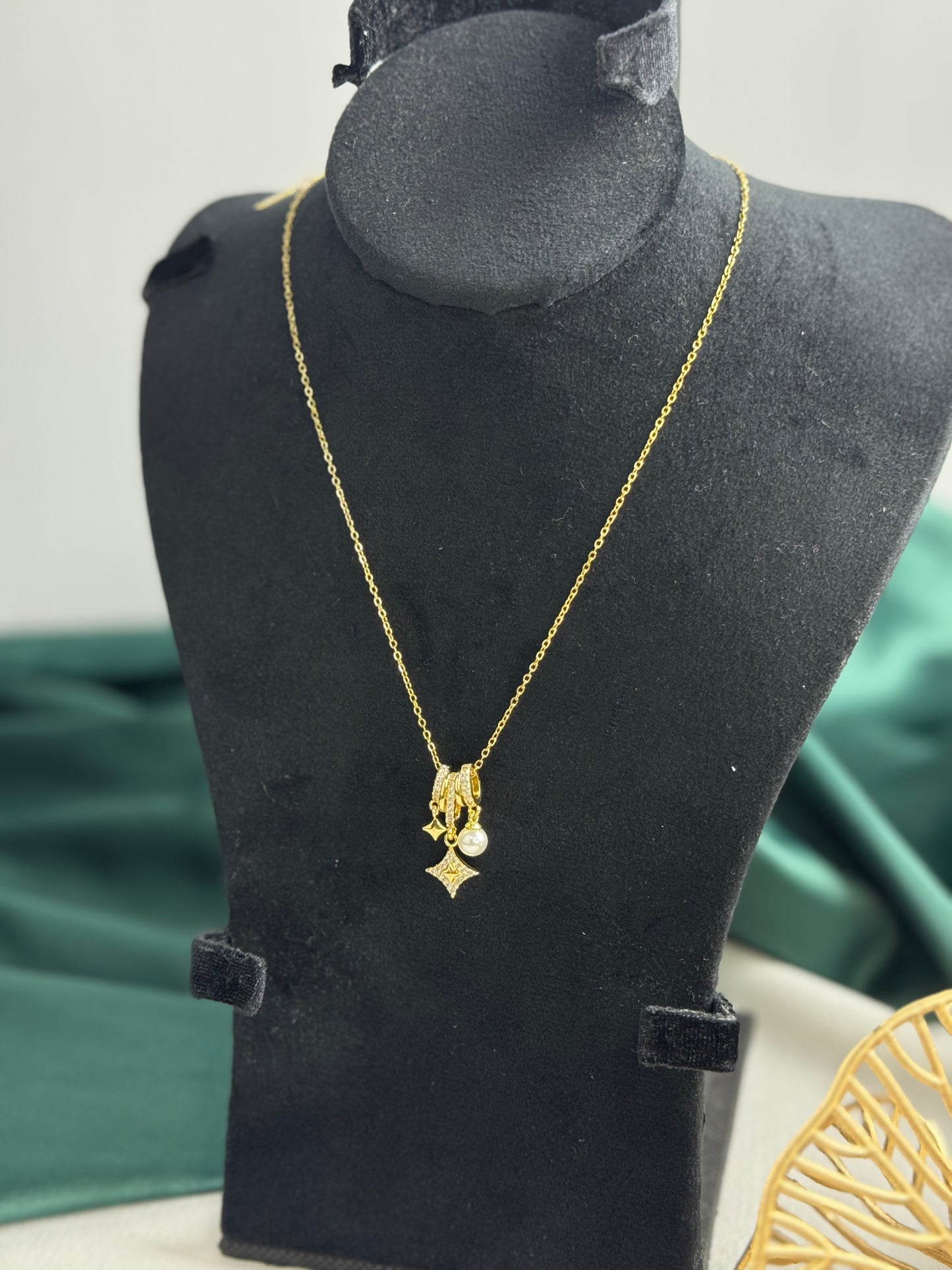 ITALIAN GOLD NECKLACE.