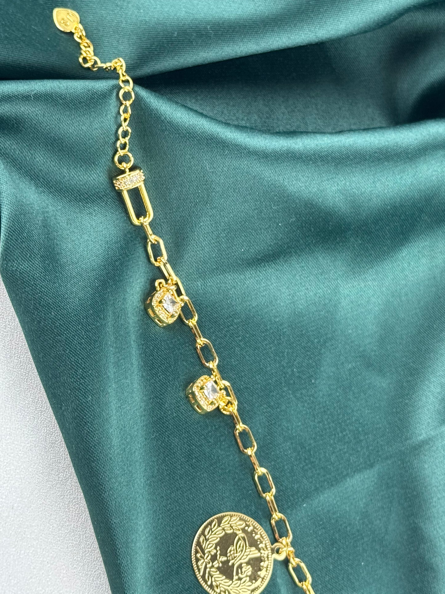 ITALIAN GOLD BRACELET.