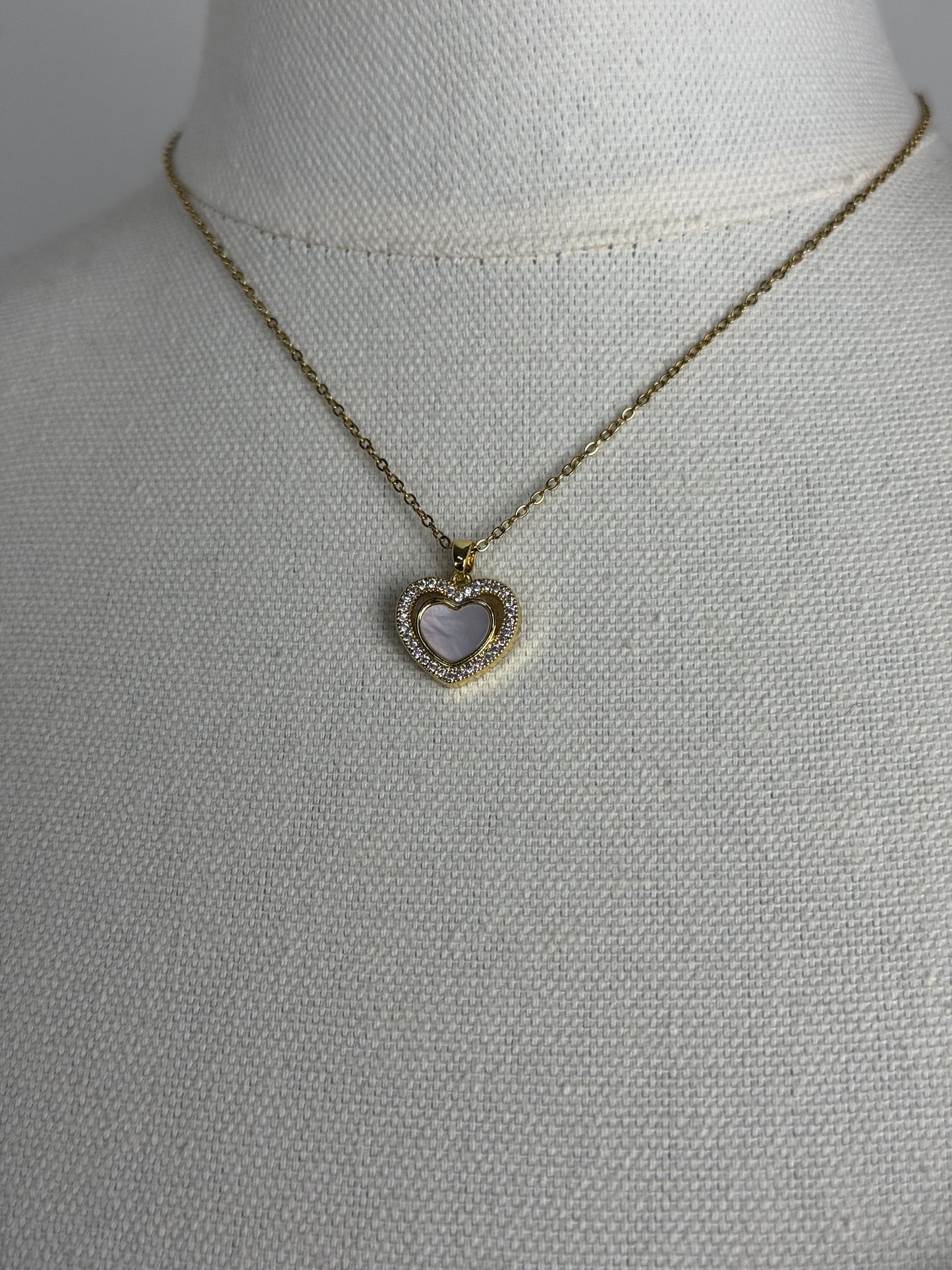 ITALIAN GOLD NECKLACE.