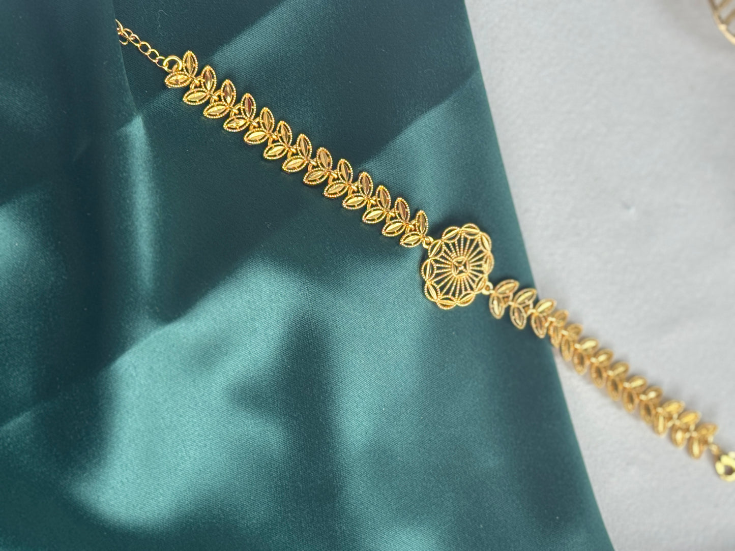 ITALIAN GOLD BRACELET.