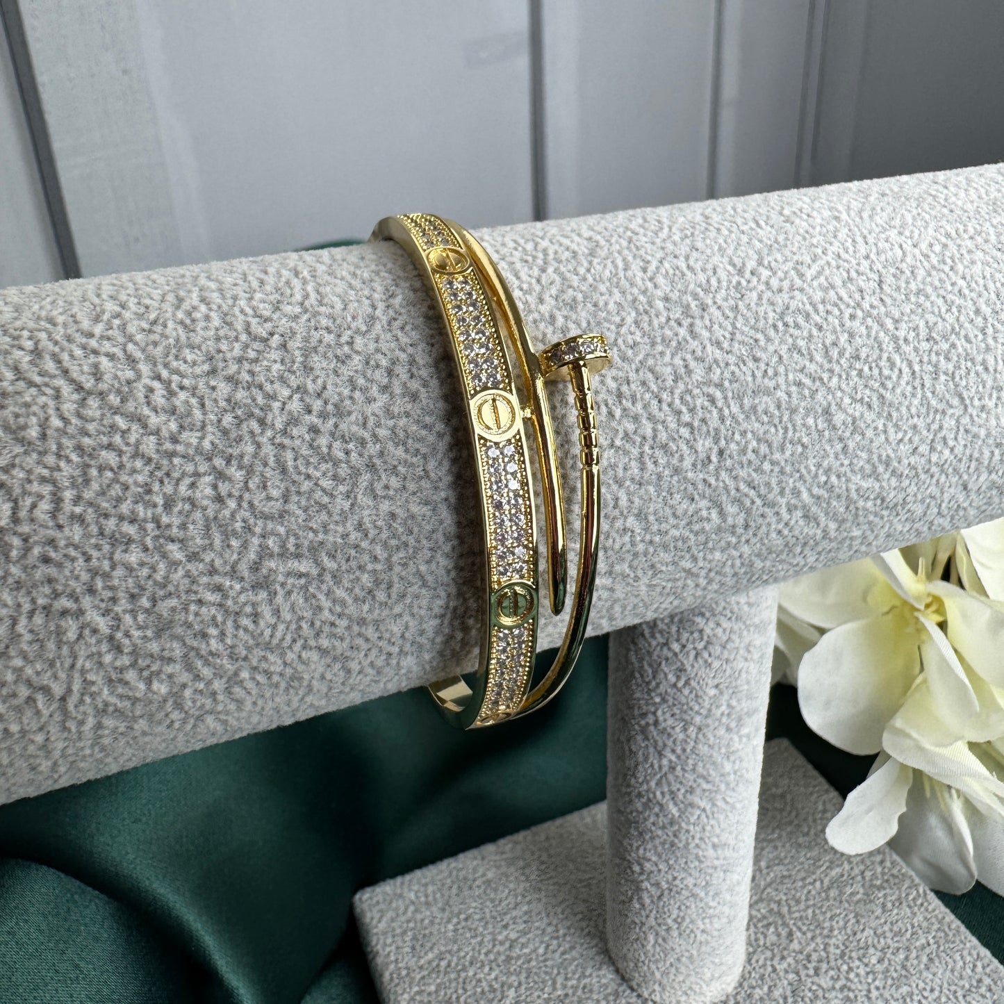 ITALIAN GOLD BRACELET AND RING SET.