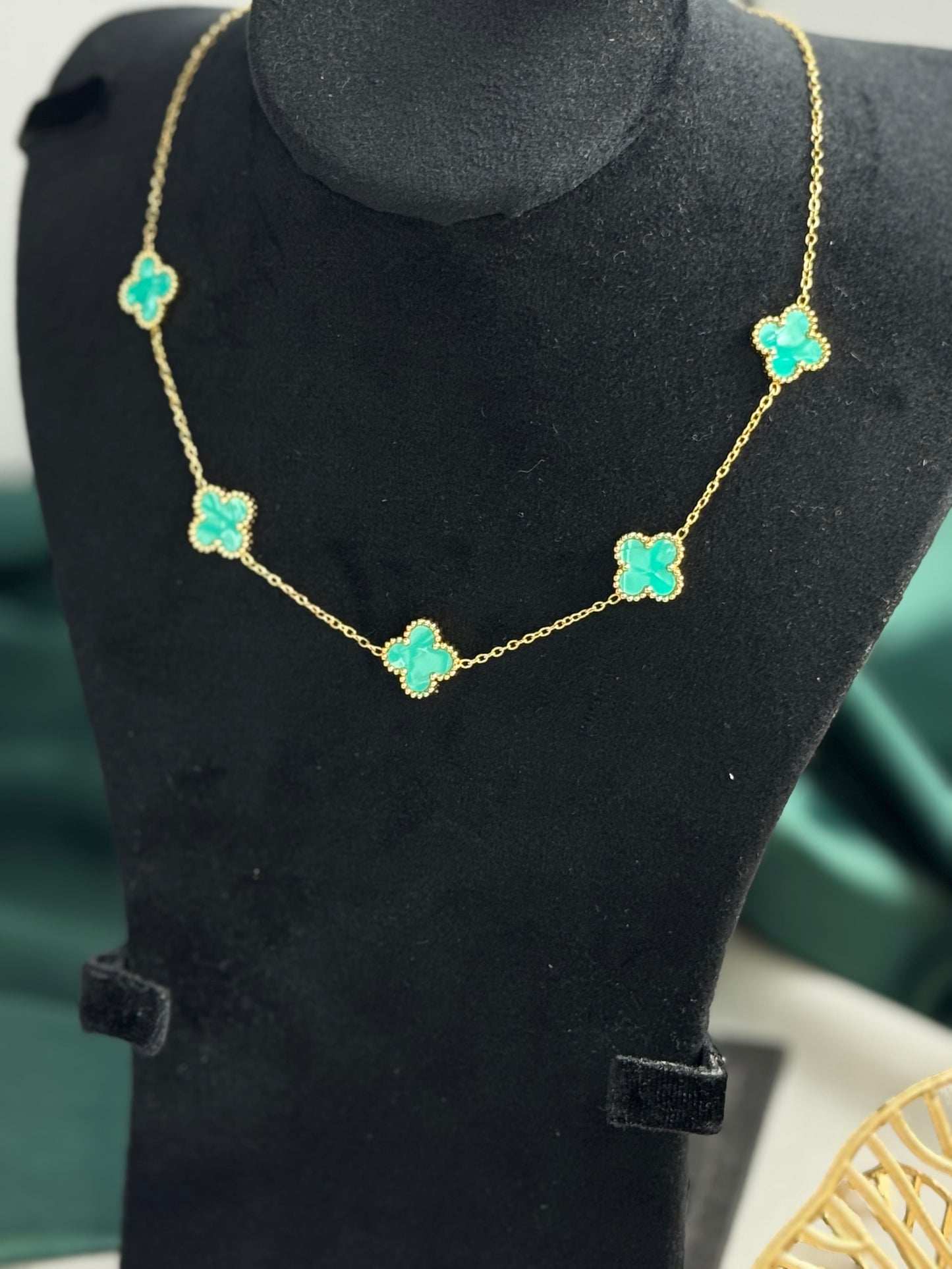 ITALIAN GOLD NECKLACE.