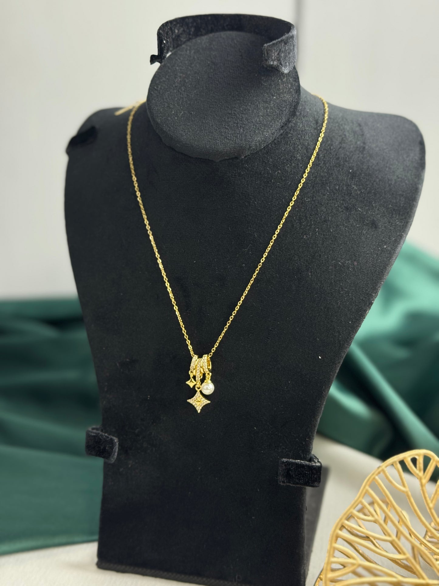 ITALIAN GOLD NECKLACE.